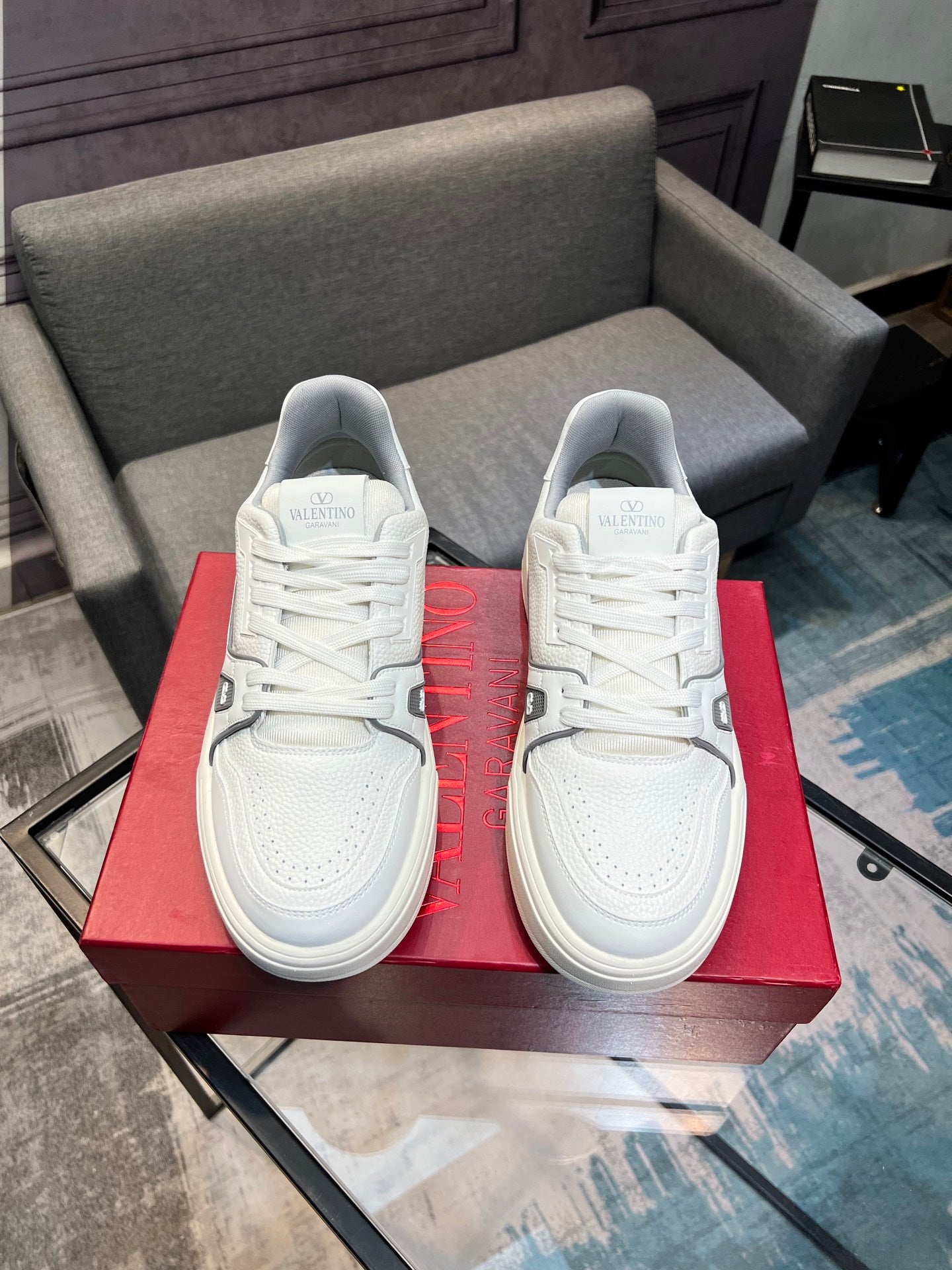 LuxluxHouse Best Quality Shoes Valentino