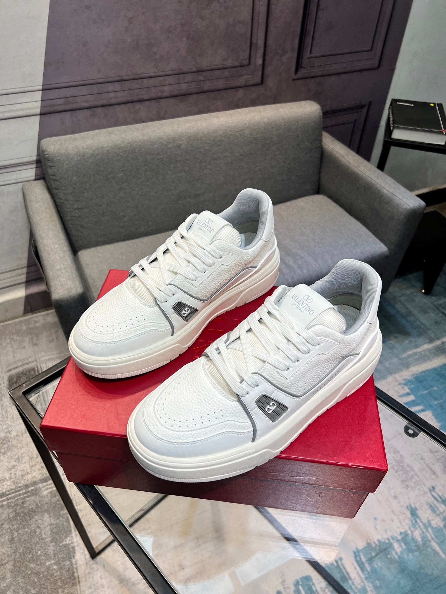 LuxluxHouse Best Quality Shoes Valentino
