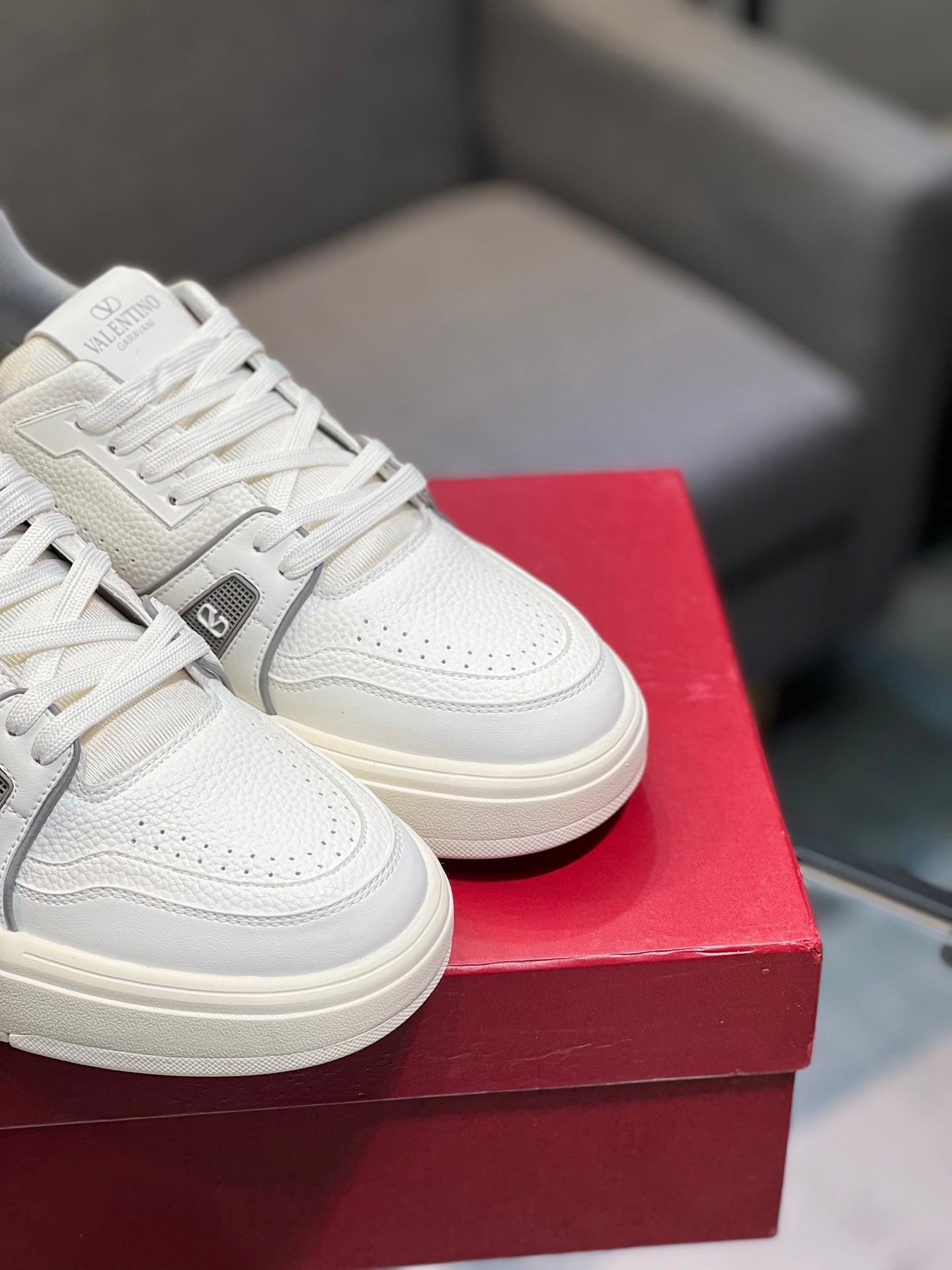 LuxluxHouse Best Quality Shoes Valentino