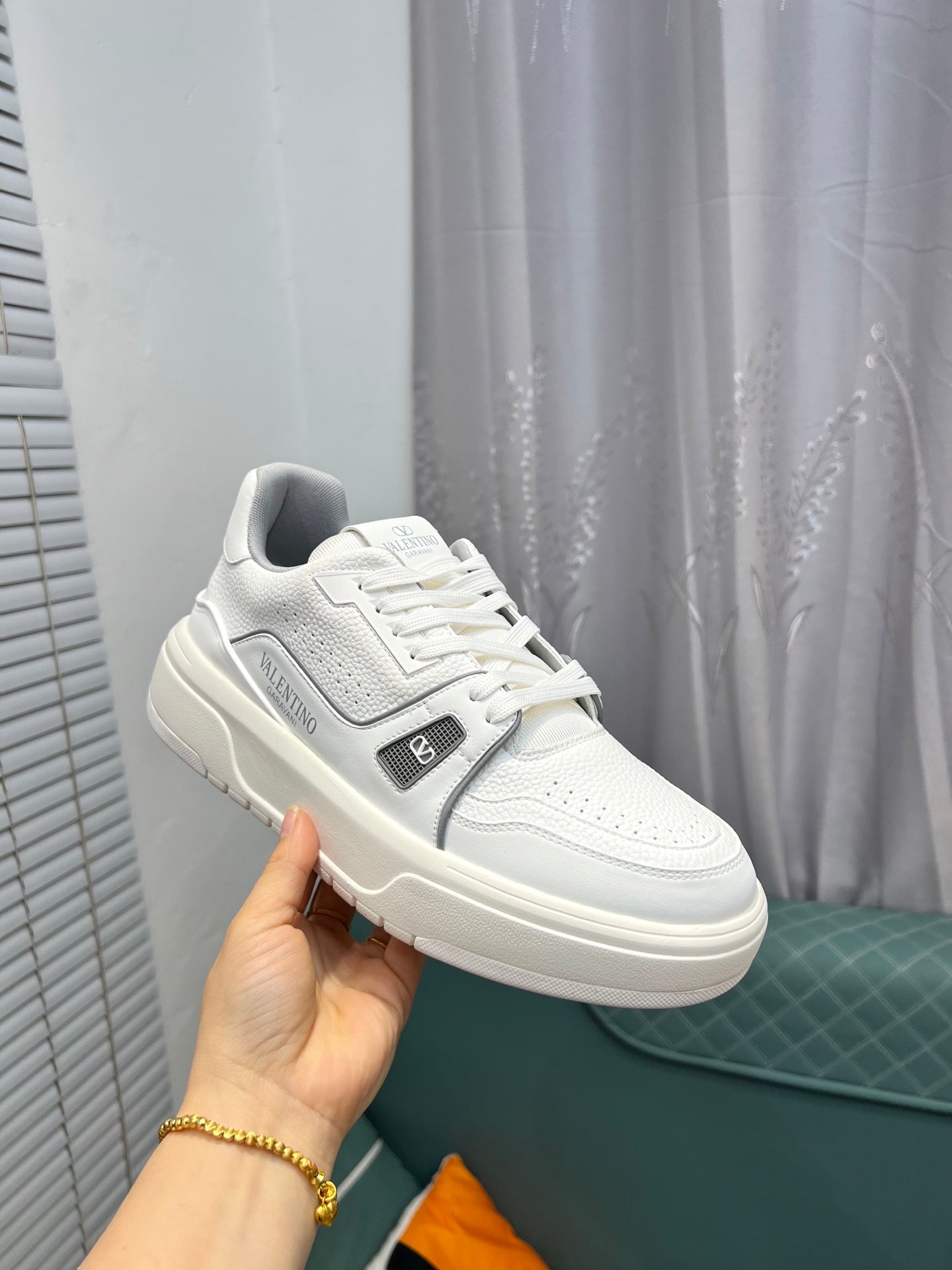 LuxluxHouse Best Quality Shoes Valentino
