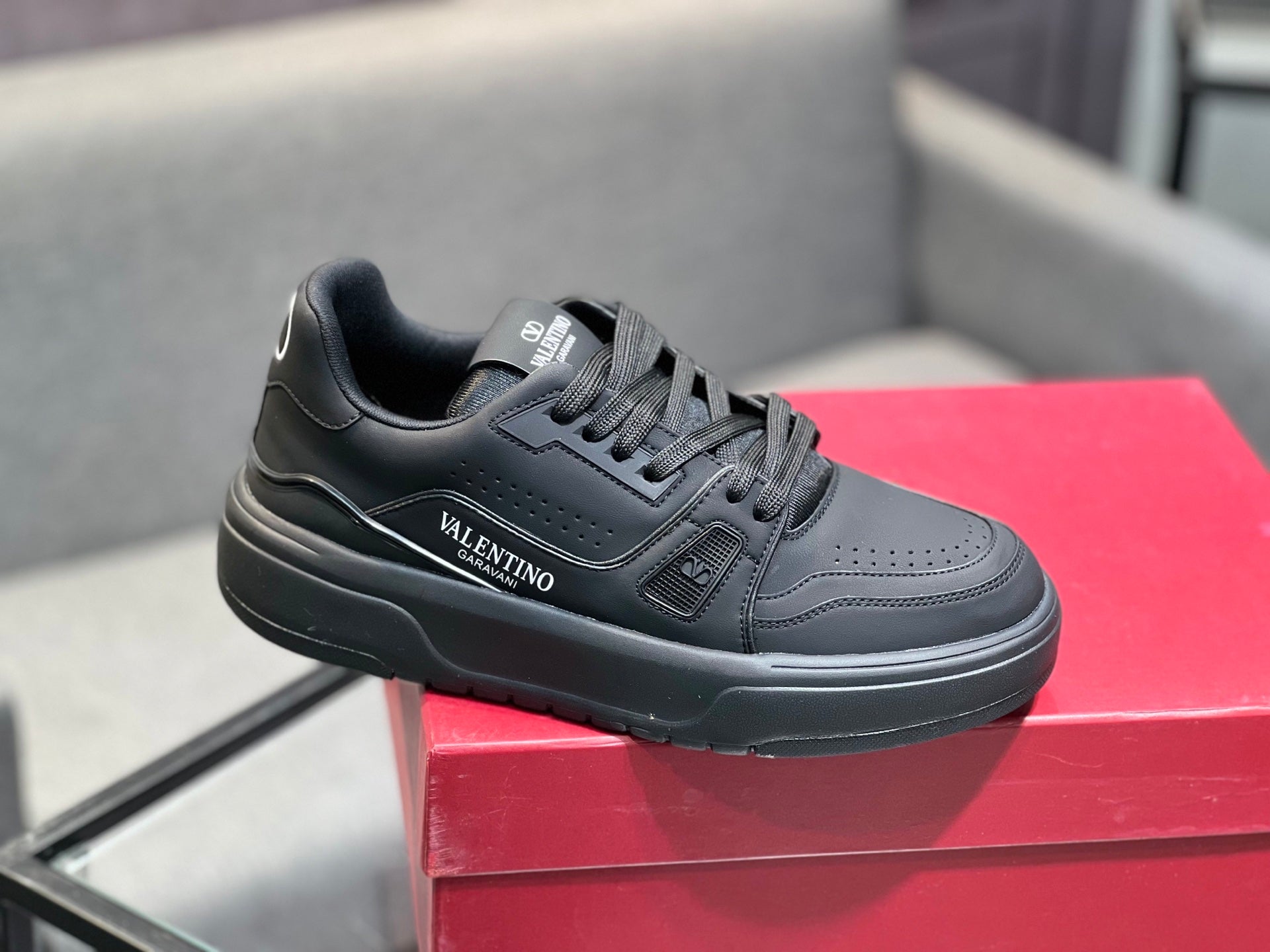 LuxluxHouse Best Quality Shoes Valentino