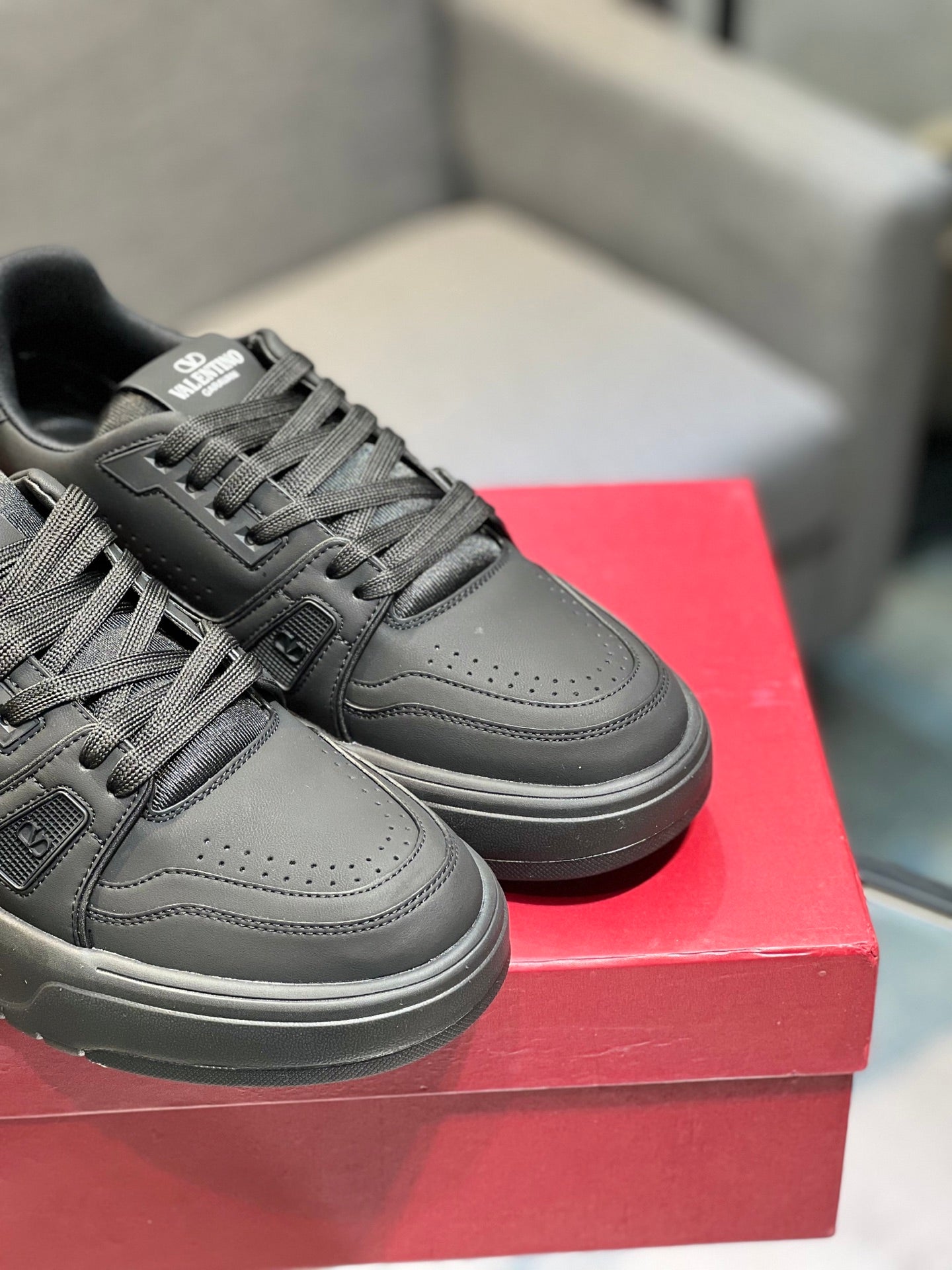 LuxluxHouse Best Quality Shoes Valentino