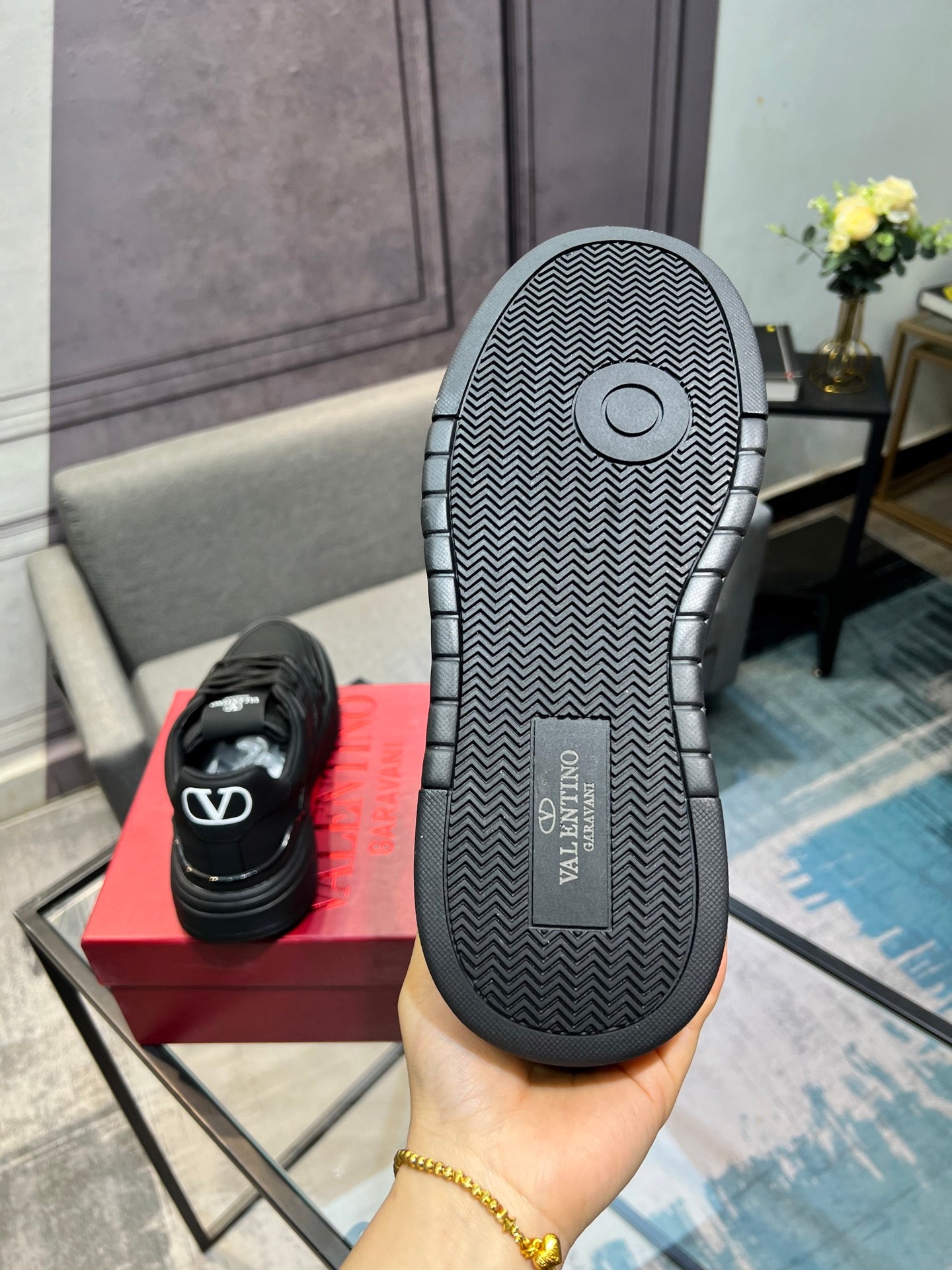 LuxluxHouse Best Quality Shoes Valentino