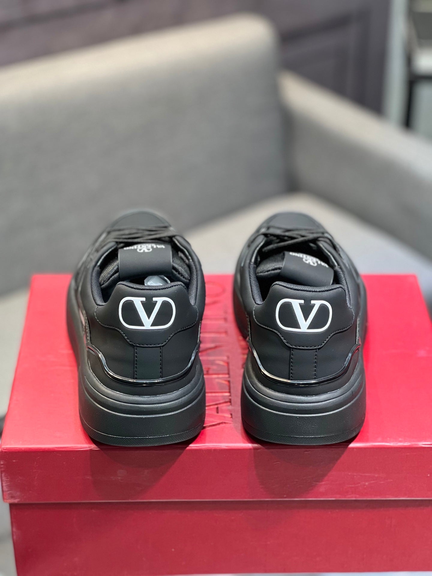 LuxluxHouse Best Quality Shoes Valentino