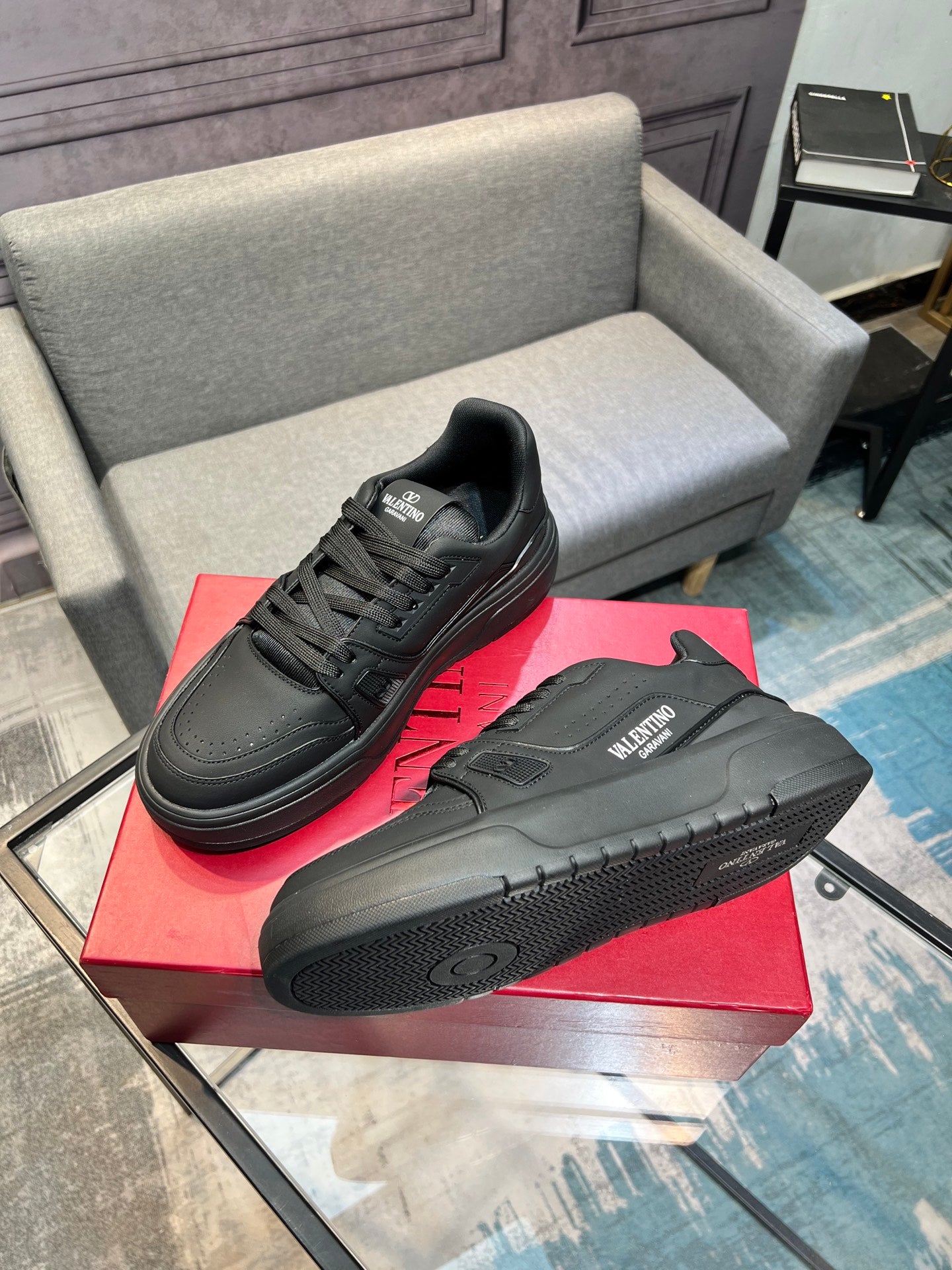 LuxluxHouse Best Quality Shoes Valentino