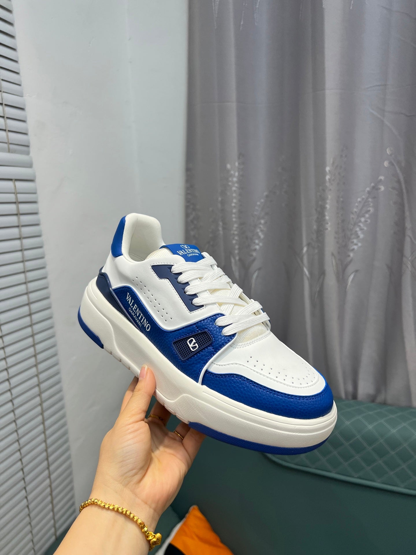 LuxluxHouse Best Quality Shoes Valentino
