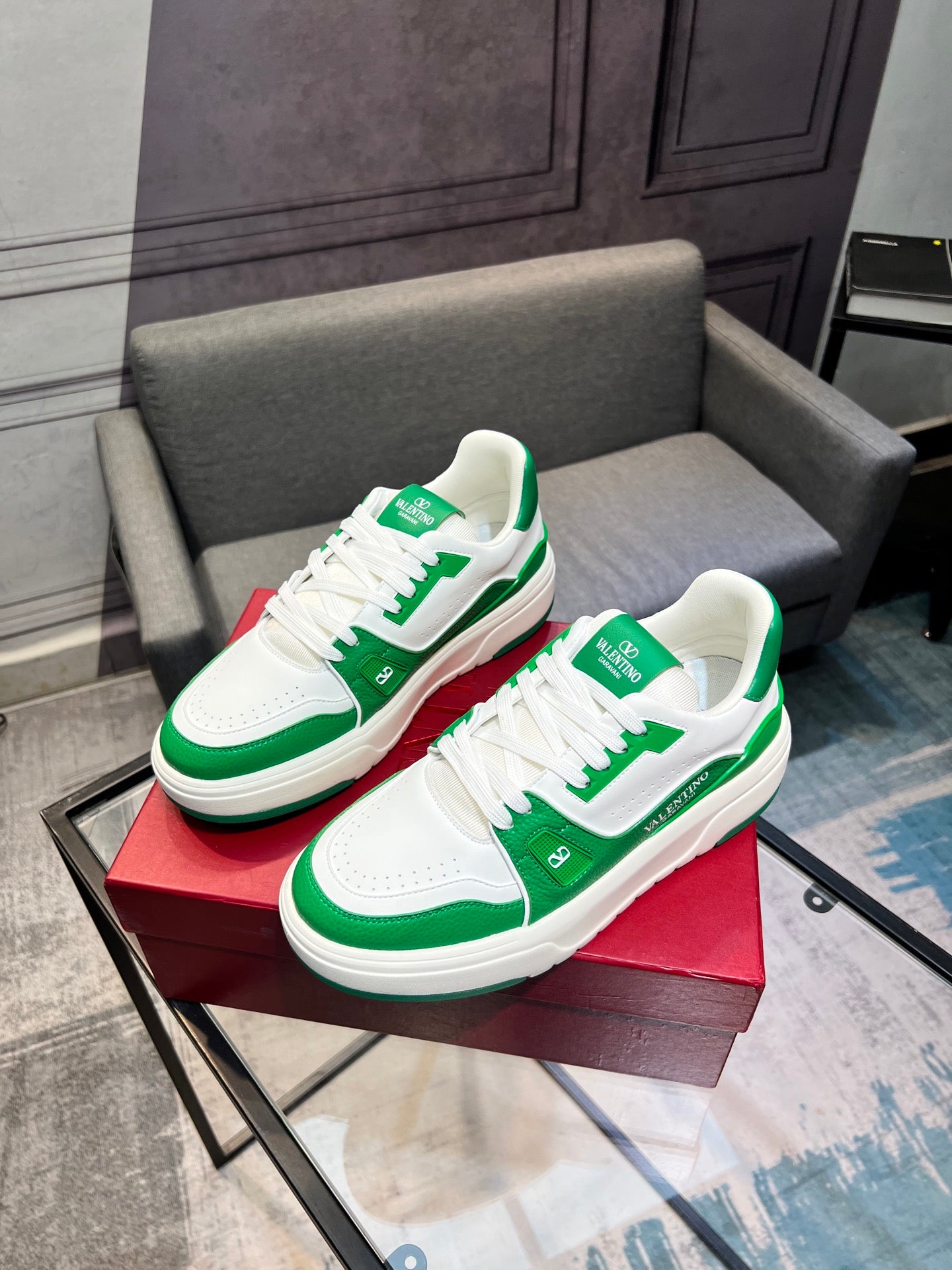 LuxluxHouse Best Quality Shoes Valentino