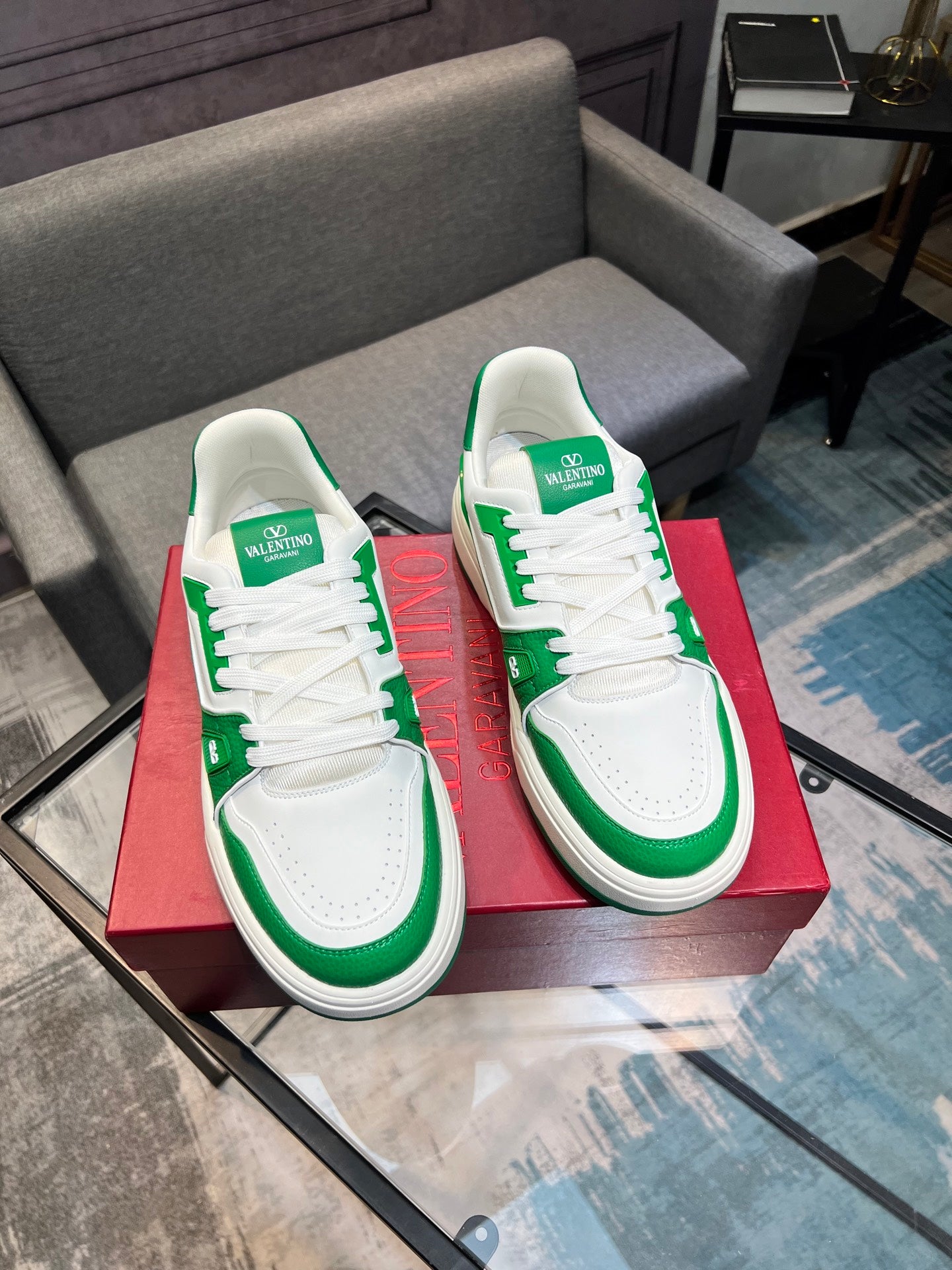 LuxluxHouse Best Quality Shoes Valentino