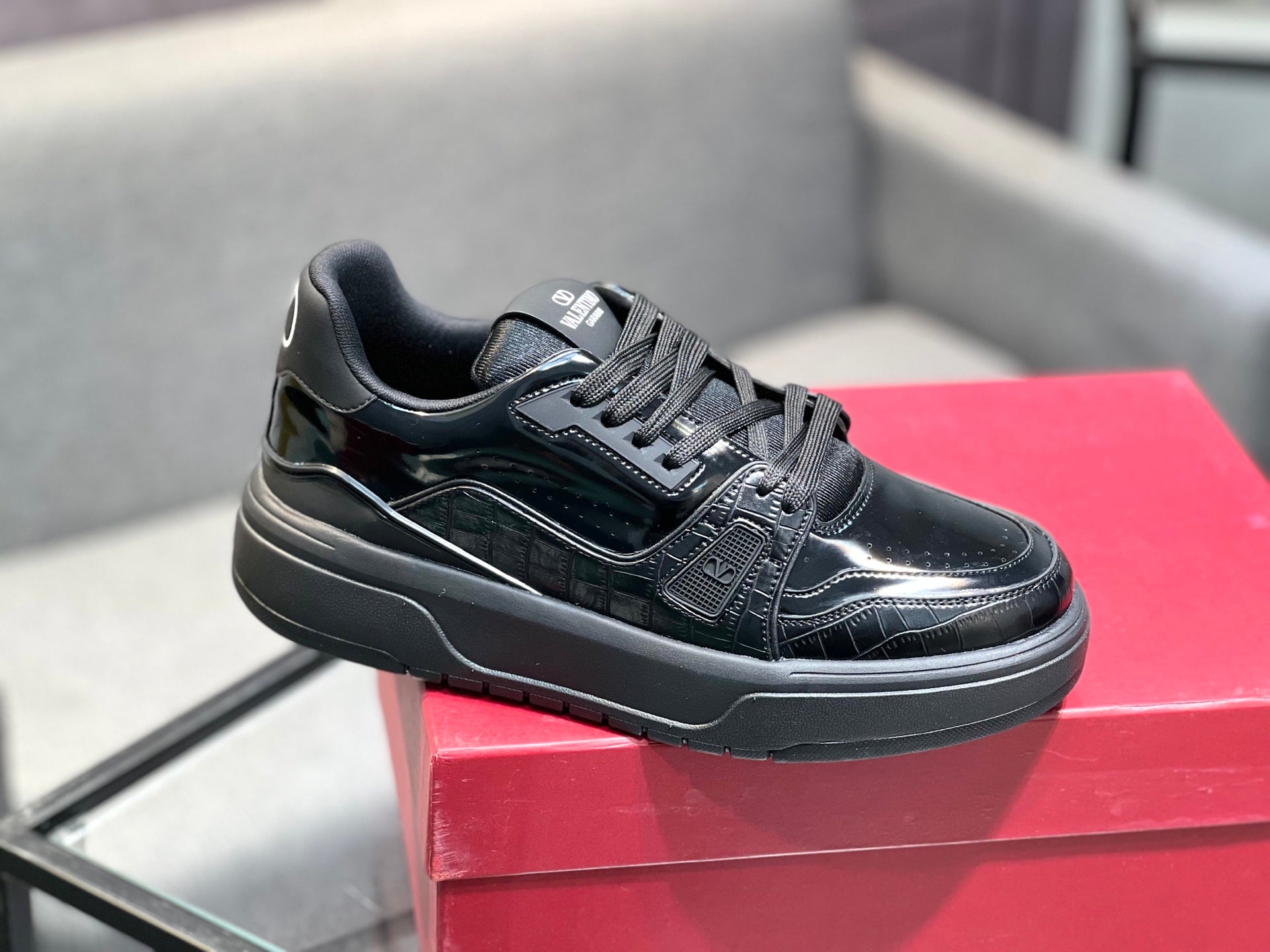 LuxluxHouse Best Quality Shoes Valentino