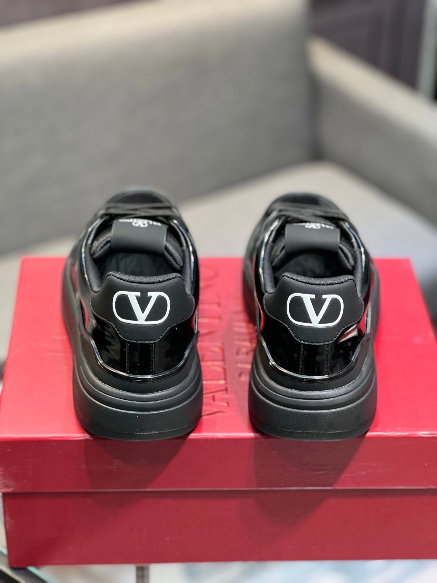 LuxluxHouse Best Quality Shoes Valentino