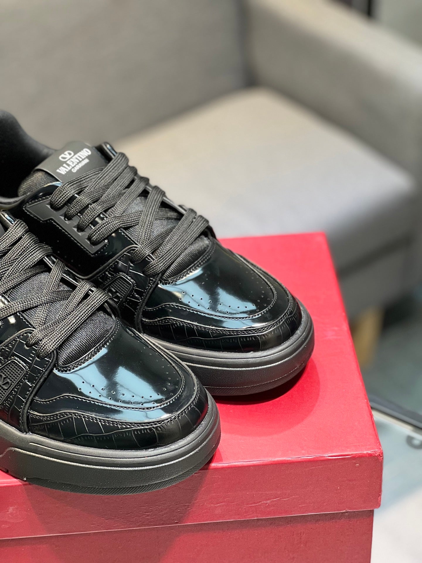LuxluxHouse Best Quality Shoes Valentino