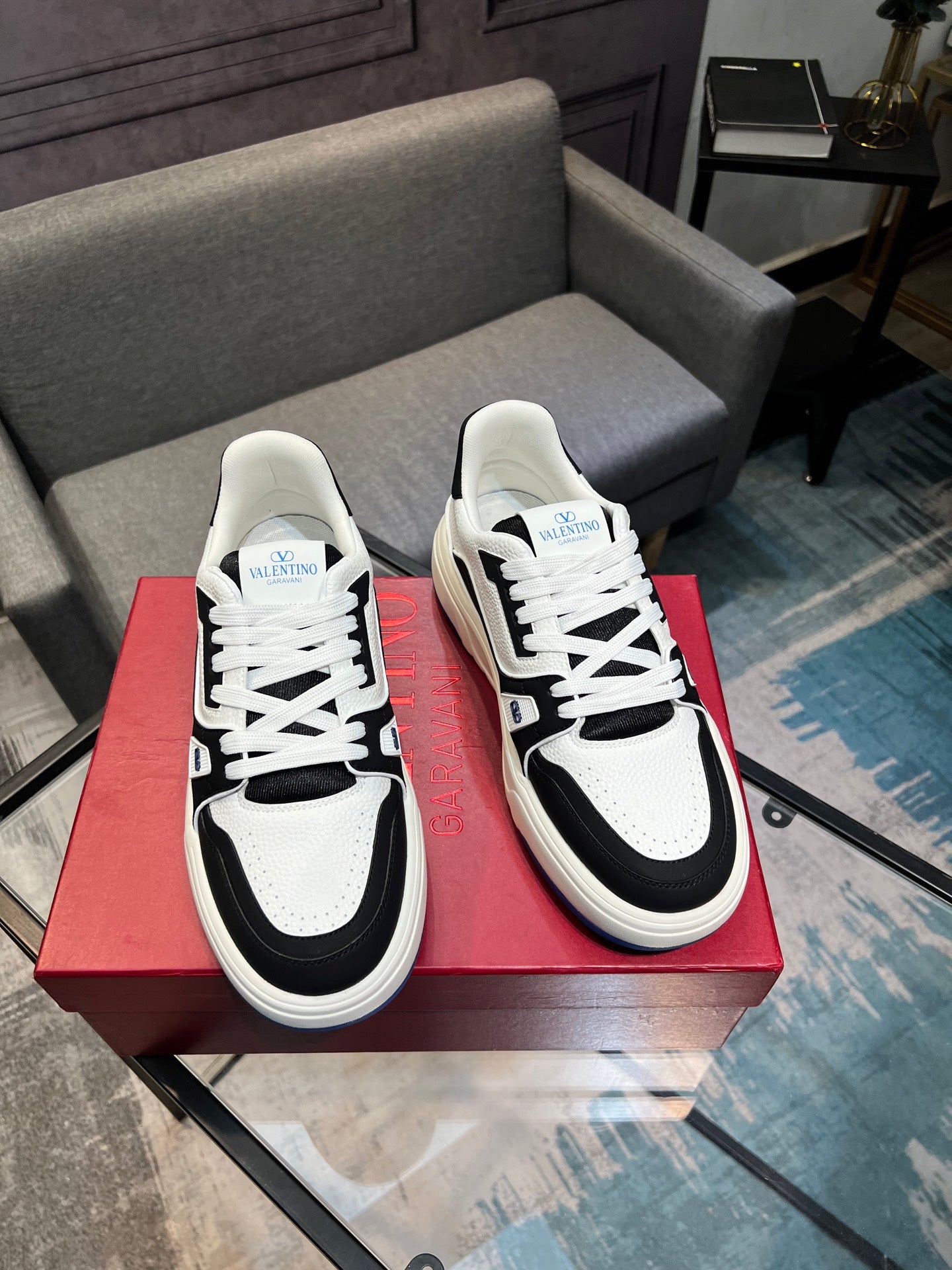 LuxluxHouse Best Quality Shoes Valentino