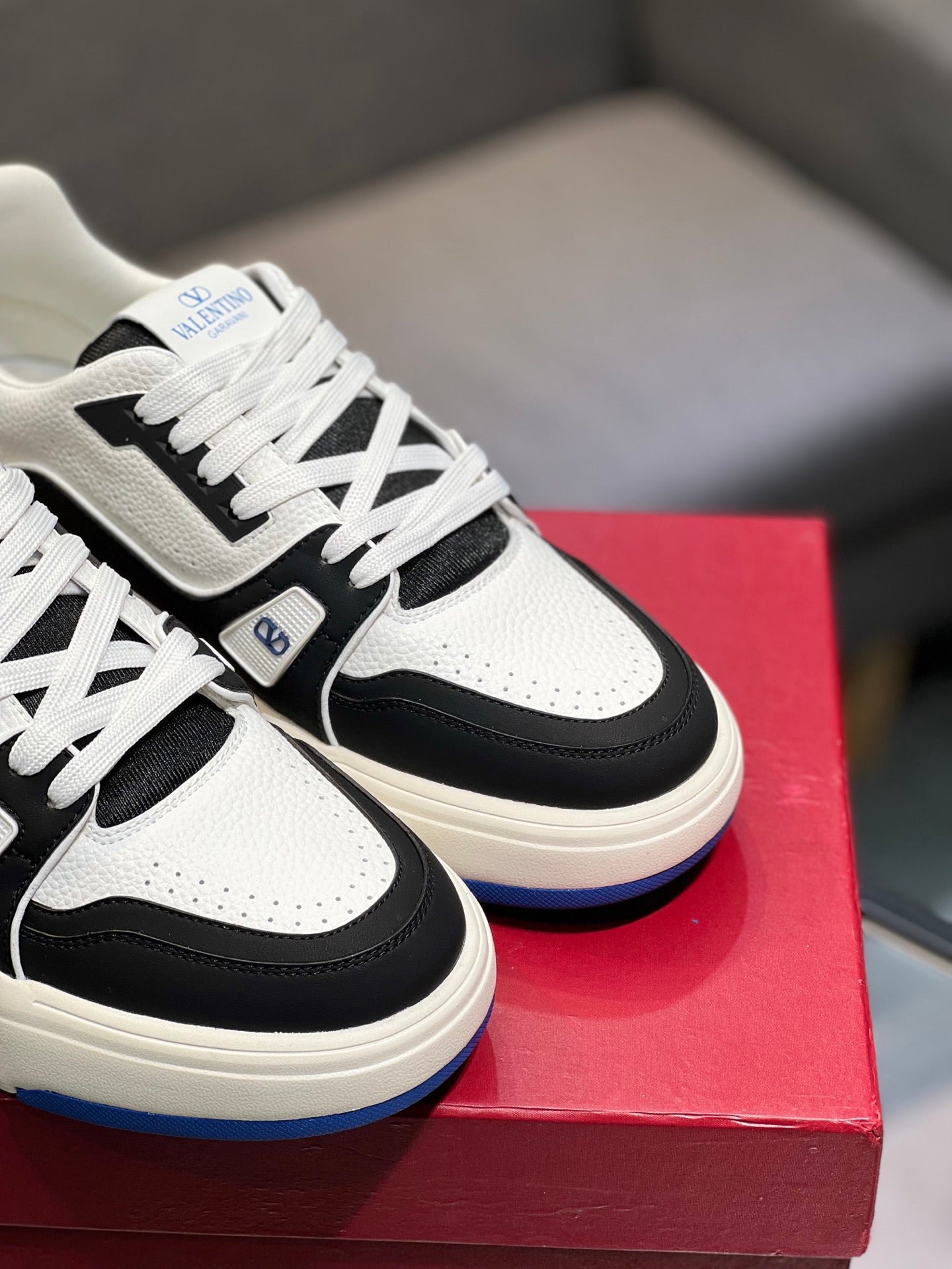 LuxluxHouse Best Quality Shoes Valentino