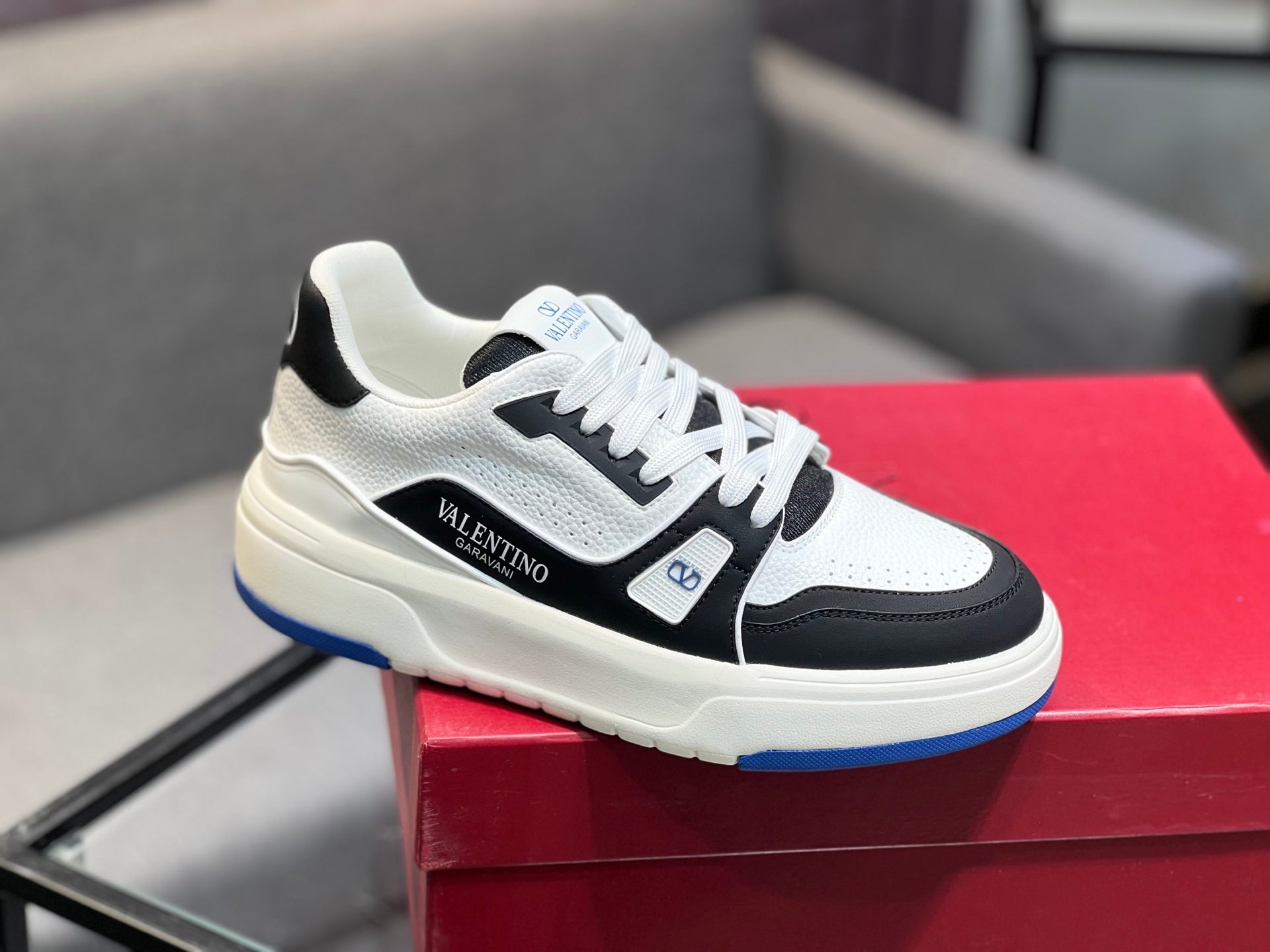 LuxluxHouse Best Quality Shoes Valentino