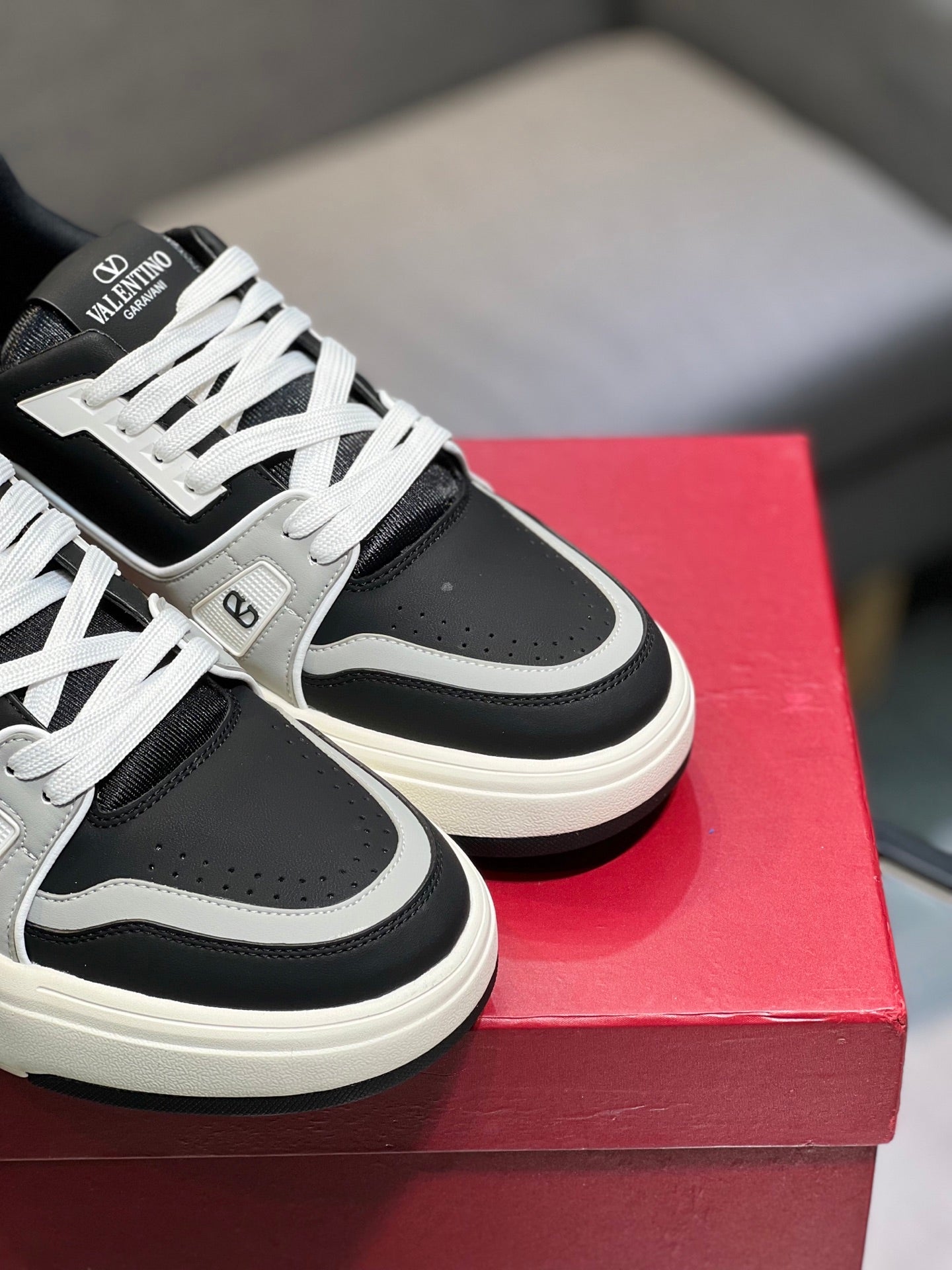 LuxluxHouse Best Quality Shoes Valentino
