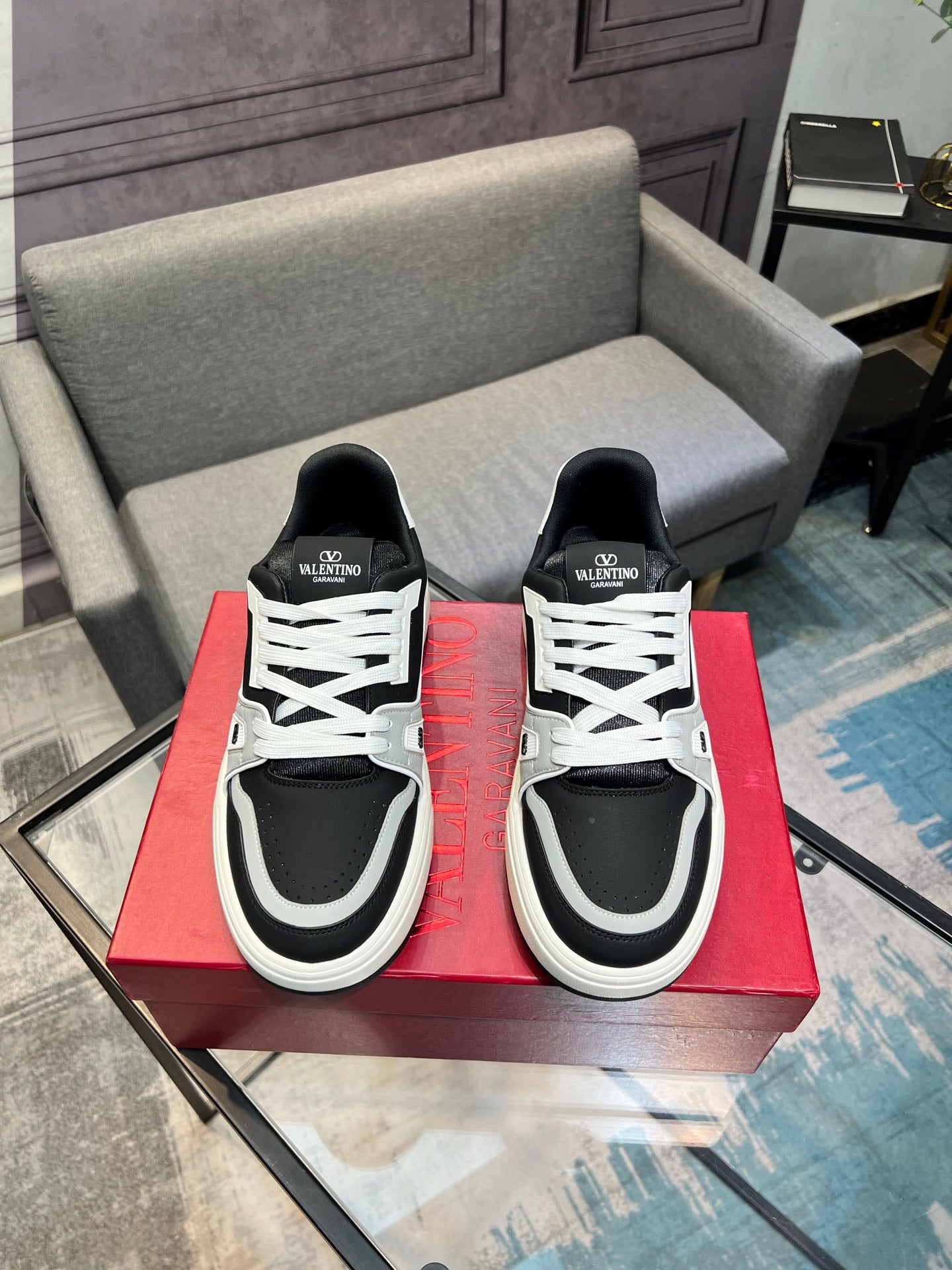 LuxluxHouse Best Quality Shoes Valentino