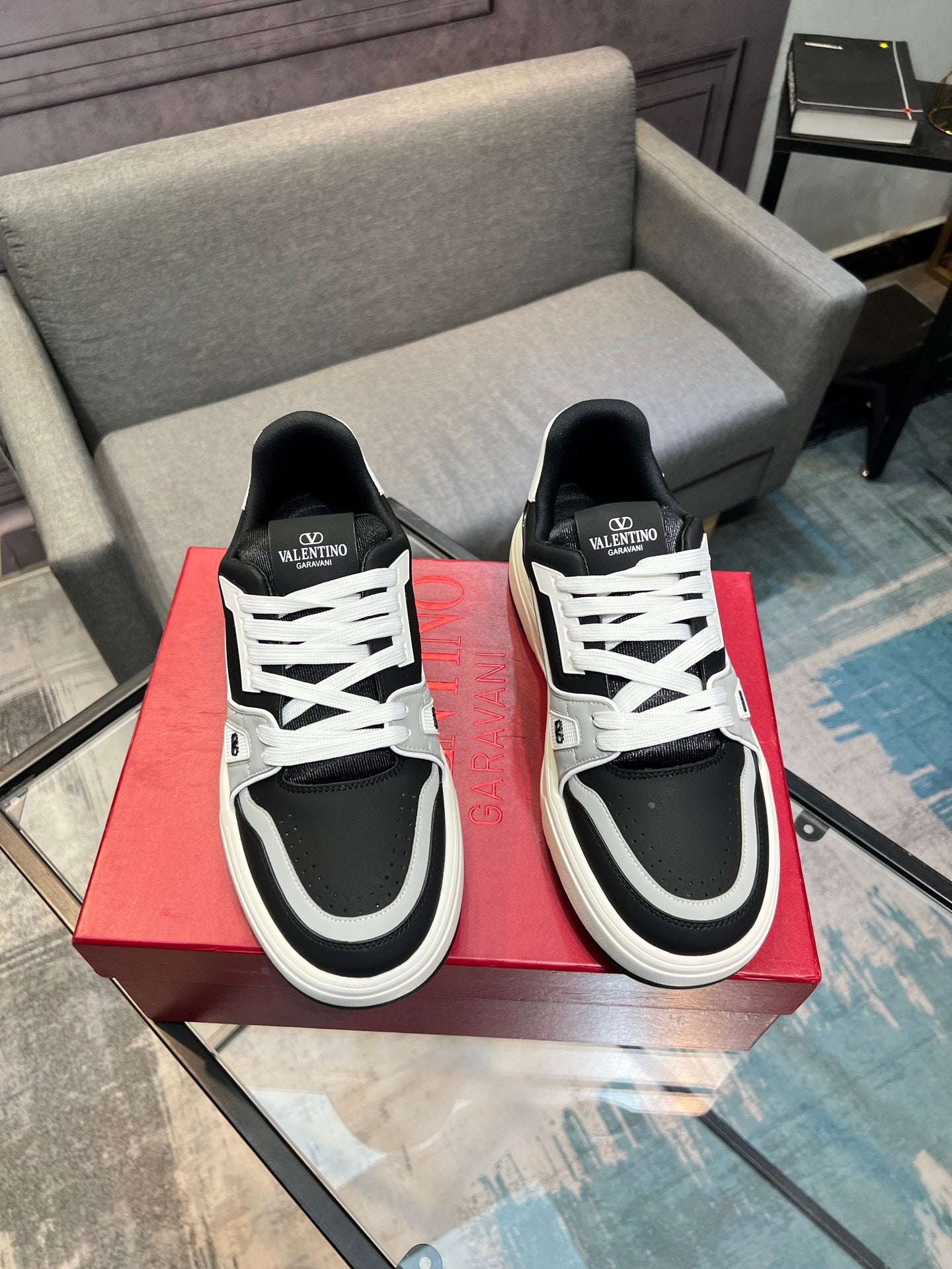 LuxluxHouse Best Quality Shoes Valentino
