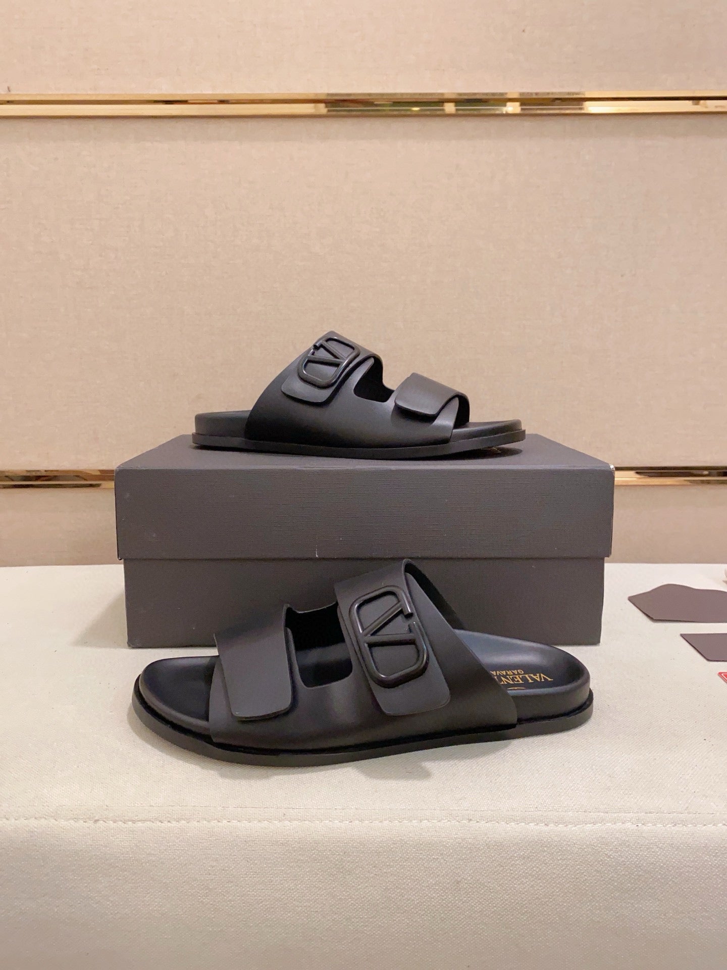 LuxluxHouse Best Quality Sandals Valentino