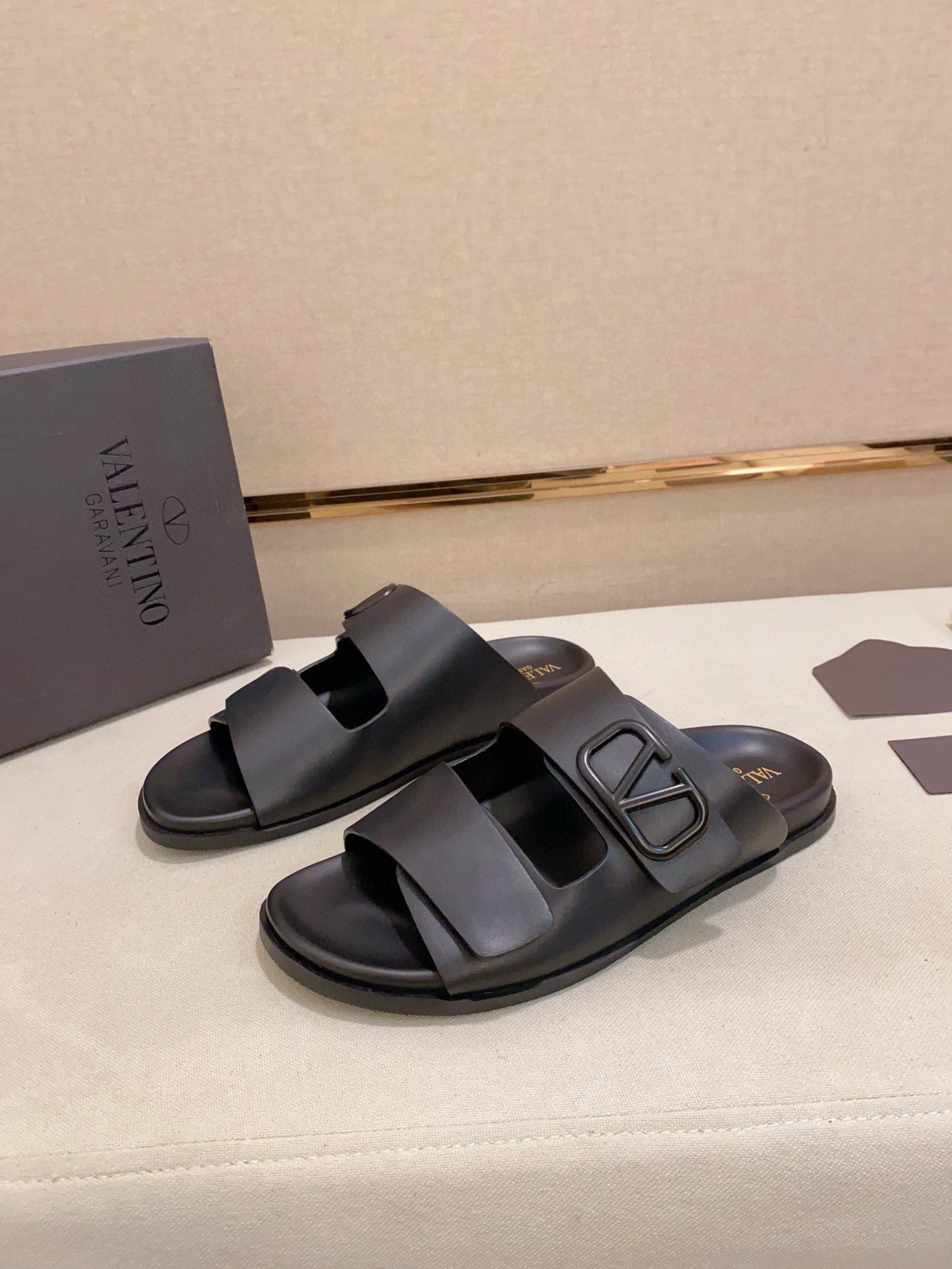 LuxluxHouse Best Quality Sandals Valentino
