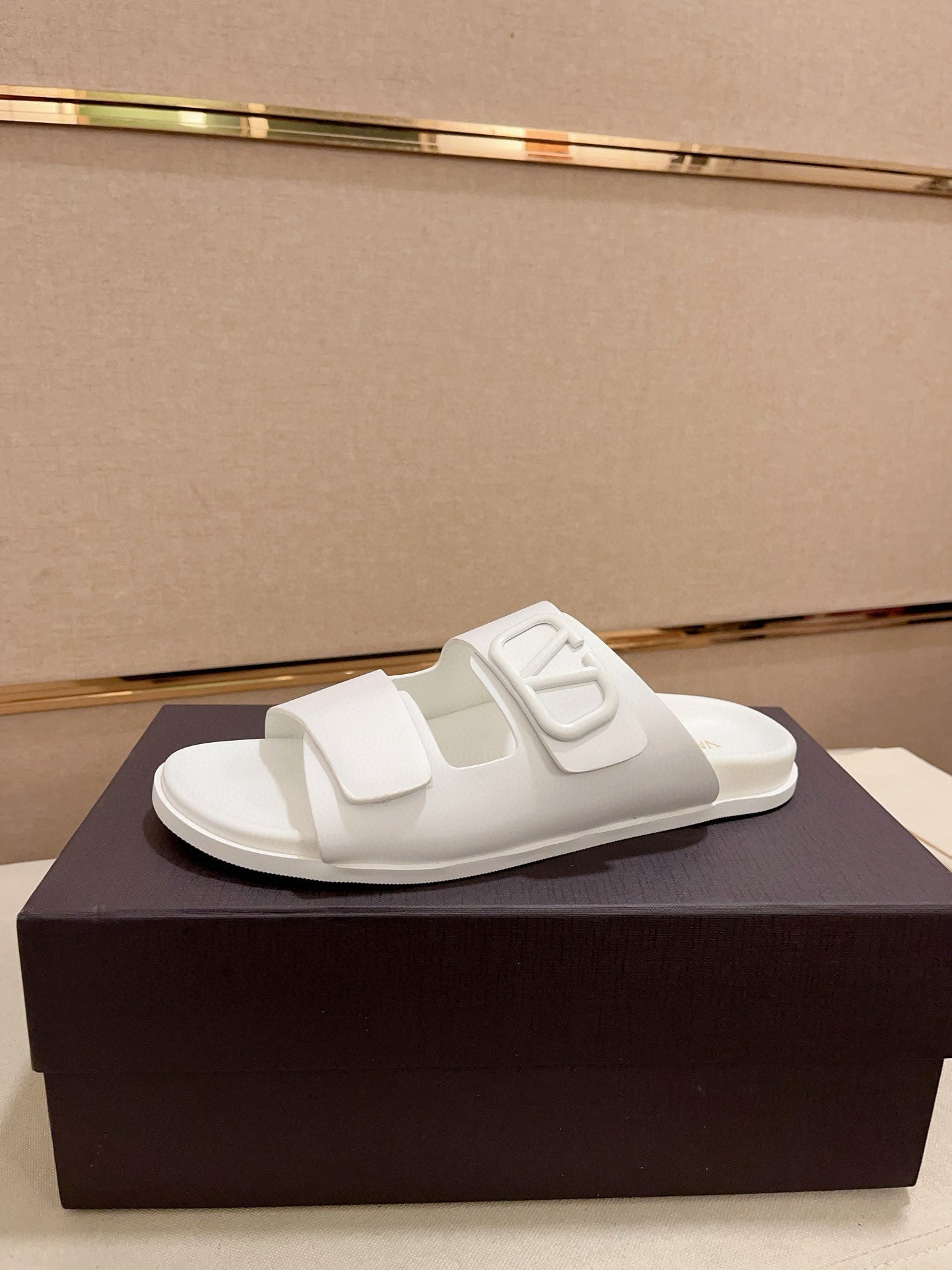 LuxluxHouse Best Quality Sandals Valentino