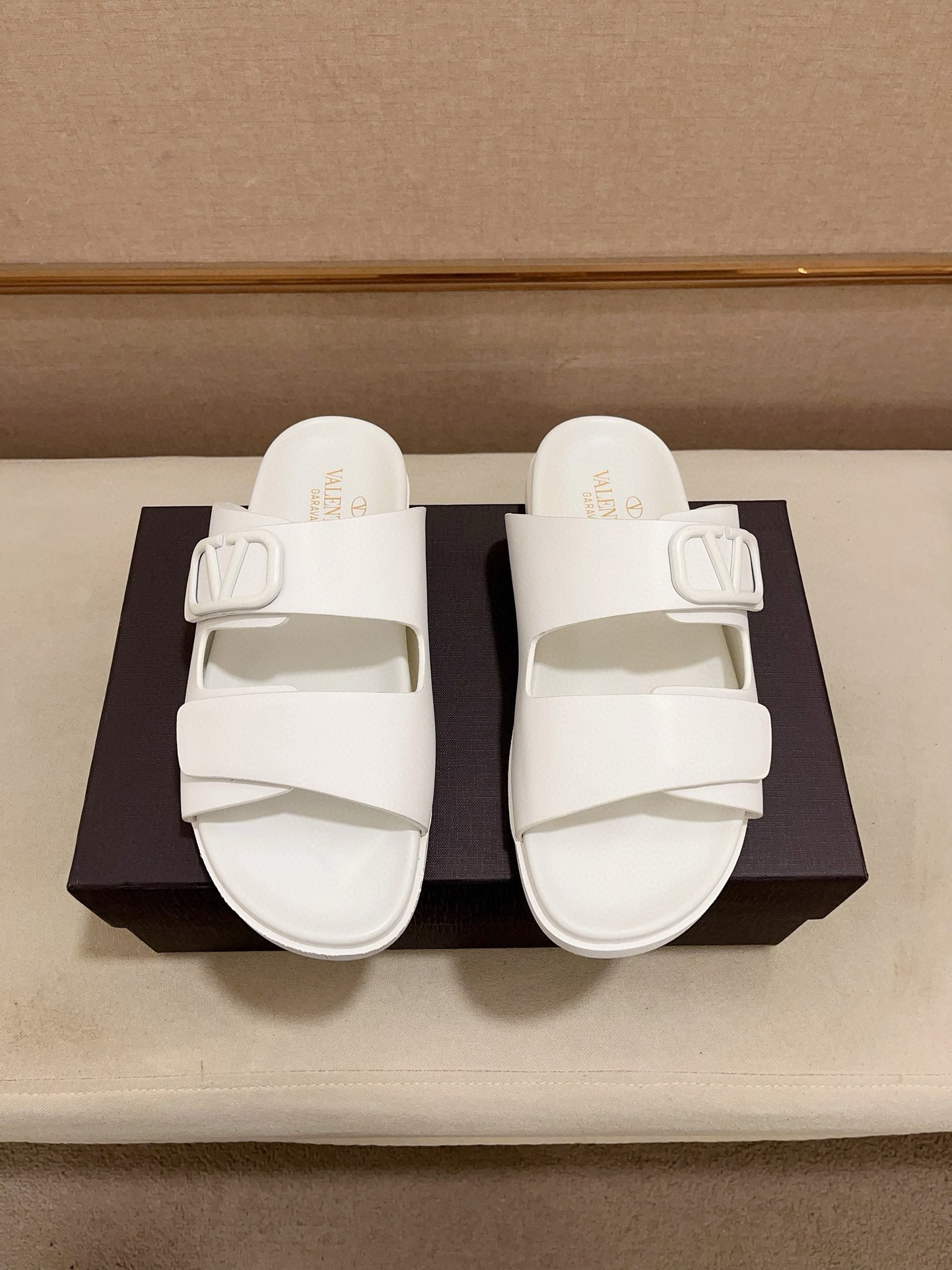 LuxluxHouse Best Quality Sandals Valentino