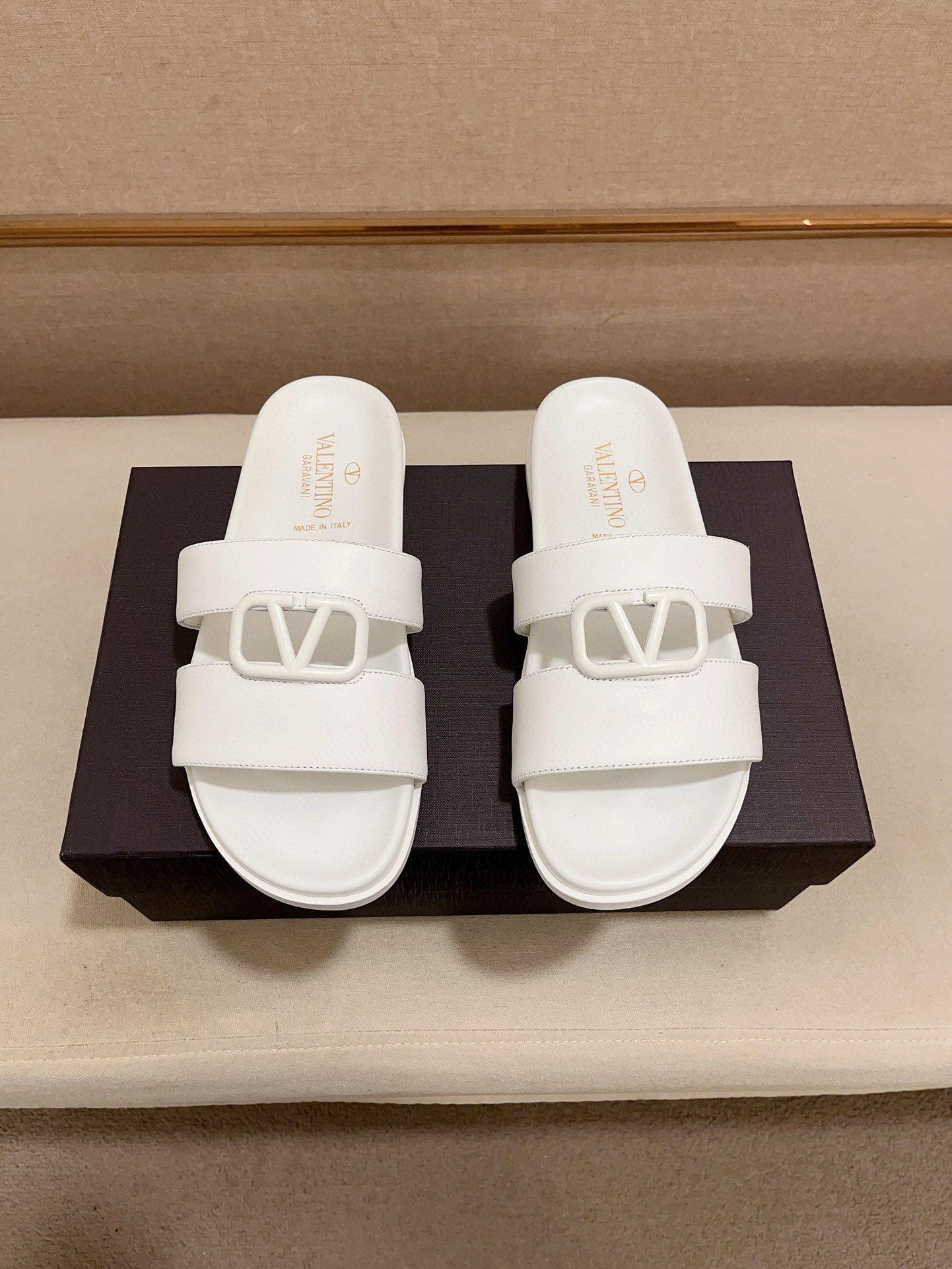 LuxluxHouse Best Quality Sandals Valentino