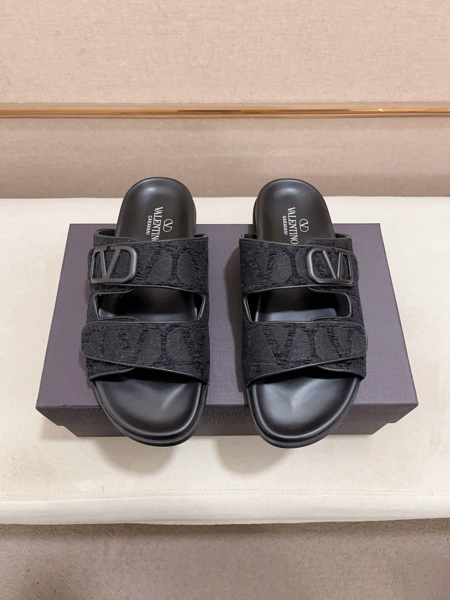 LuxluxHouse Best Quality Sandals Valentino