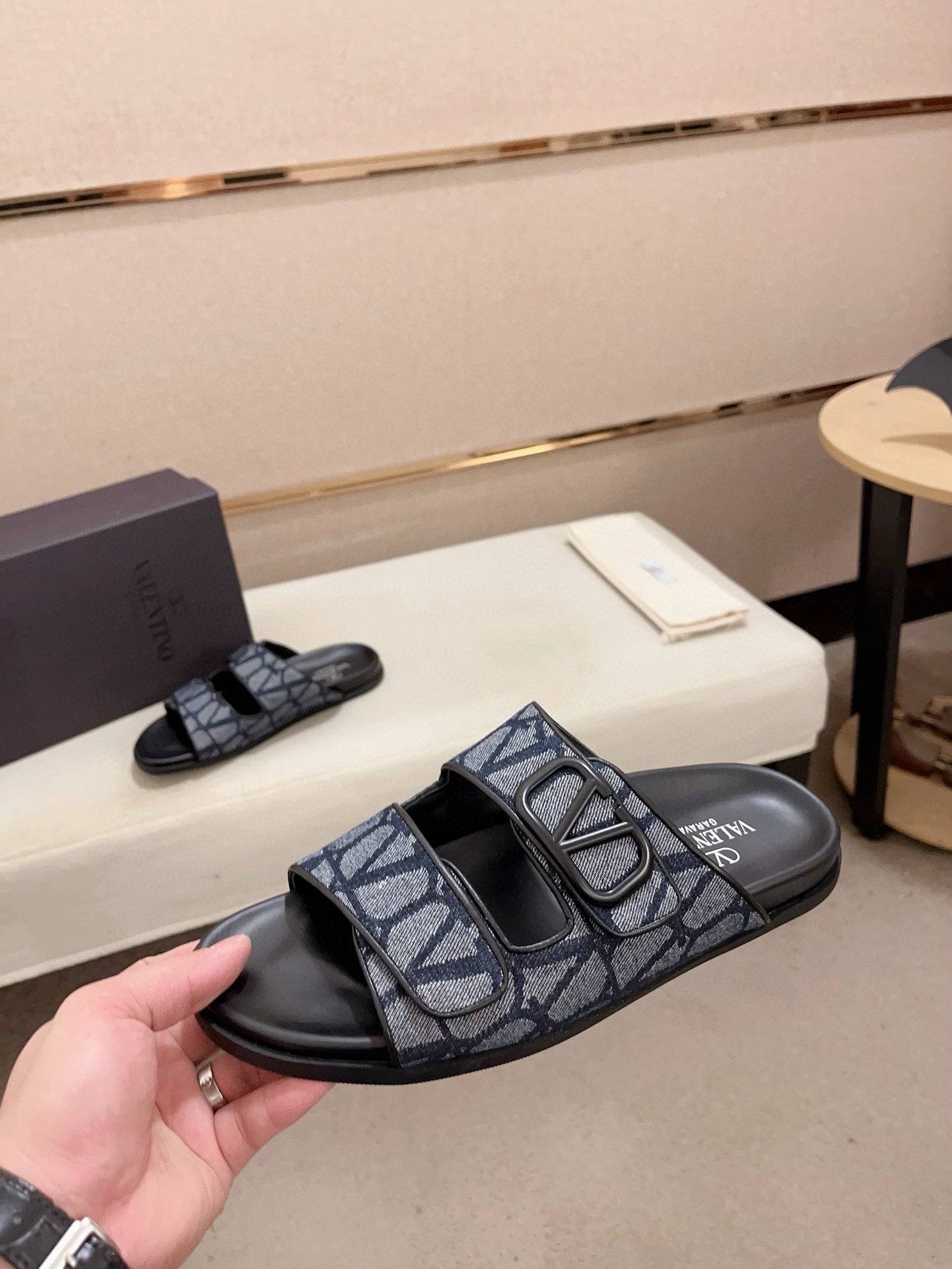 LuxluxHouse Best Quality Sandals Valentino