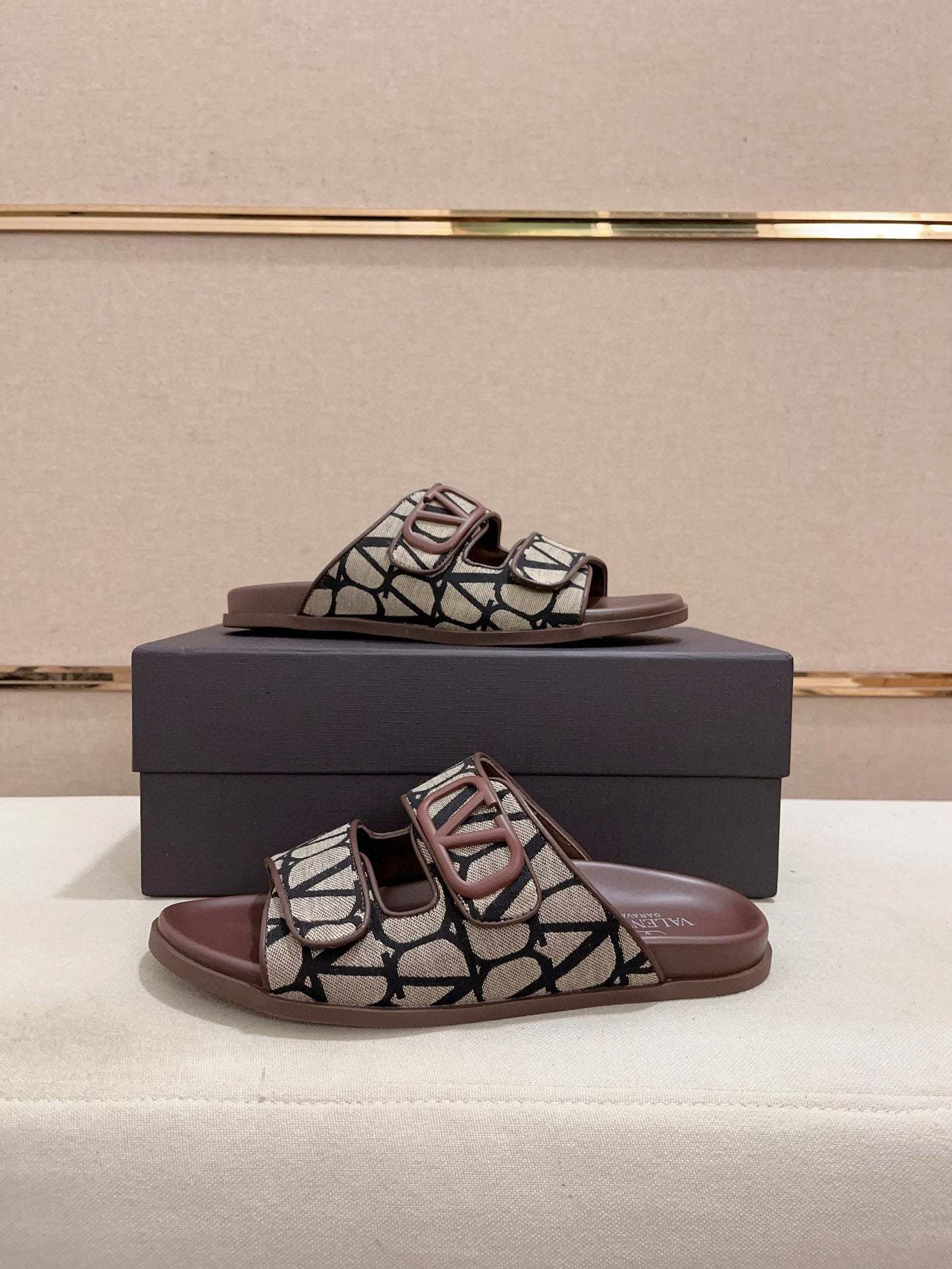LuxluxHouse Best Quality Sandals Valentino