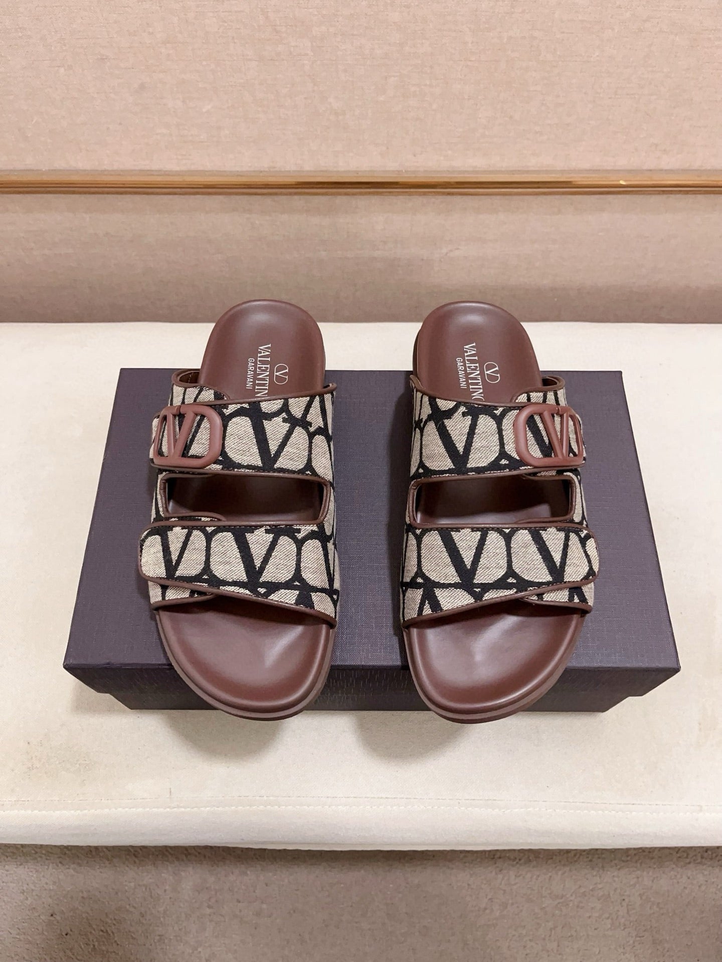 LuxluxHouse Best Quality Sandals Valentino