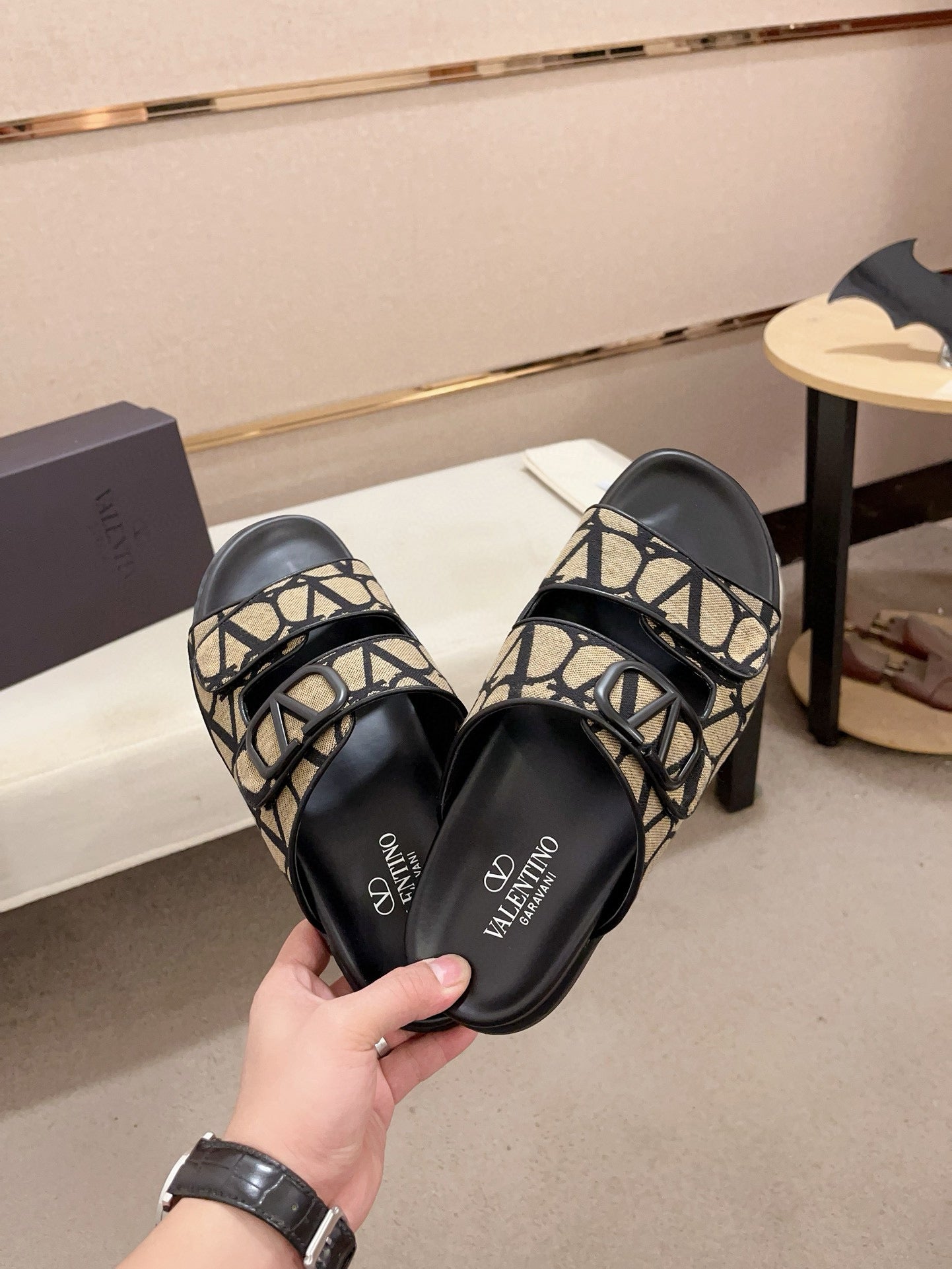 LuxluxHouse Best Quality Sandals Valentino