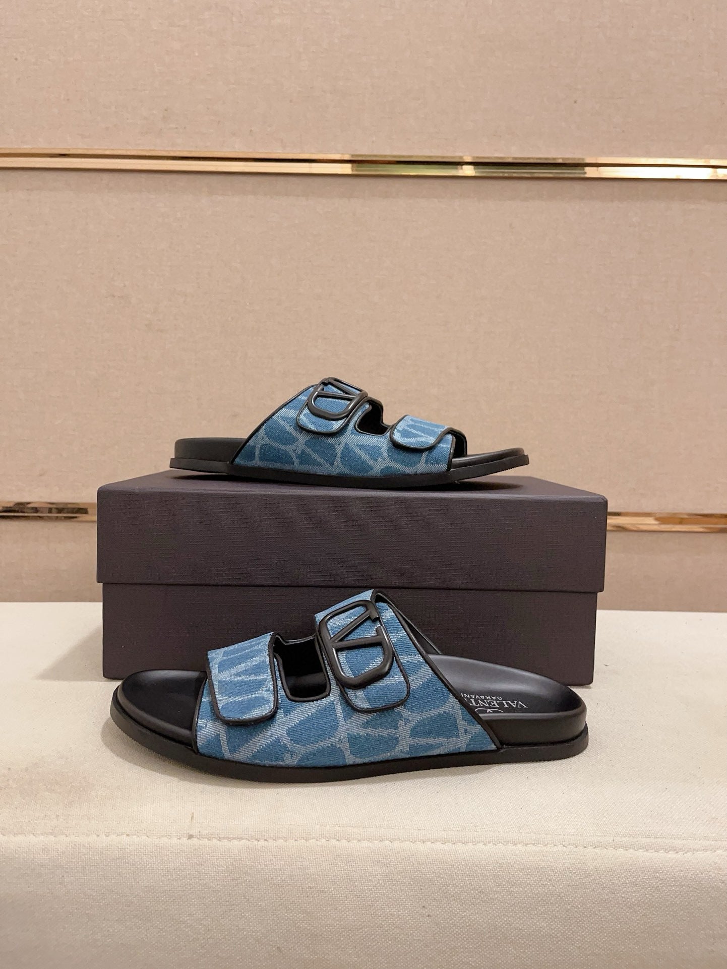 LuxluxHouse Best Quality Sandals Valentino