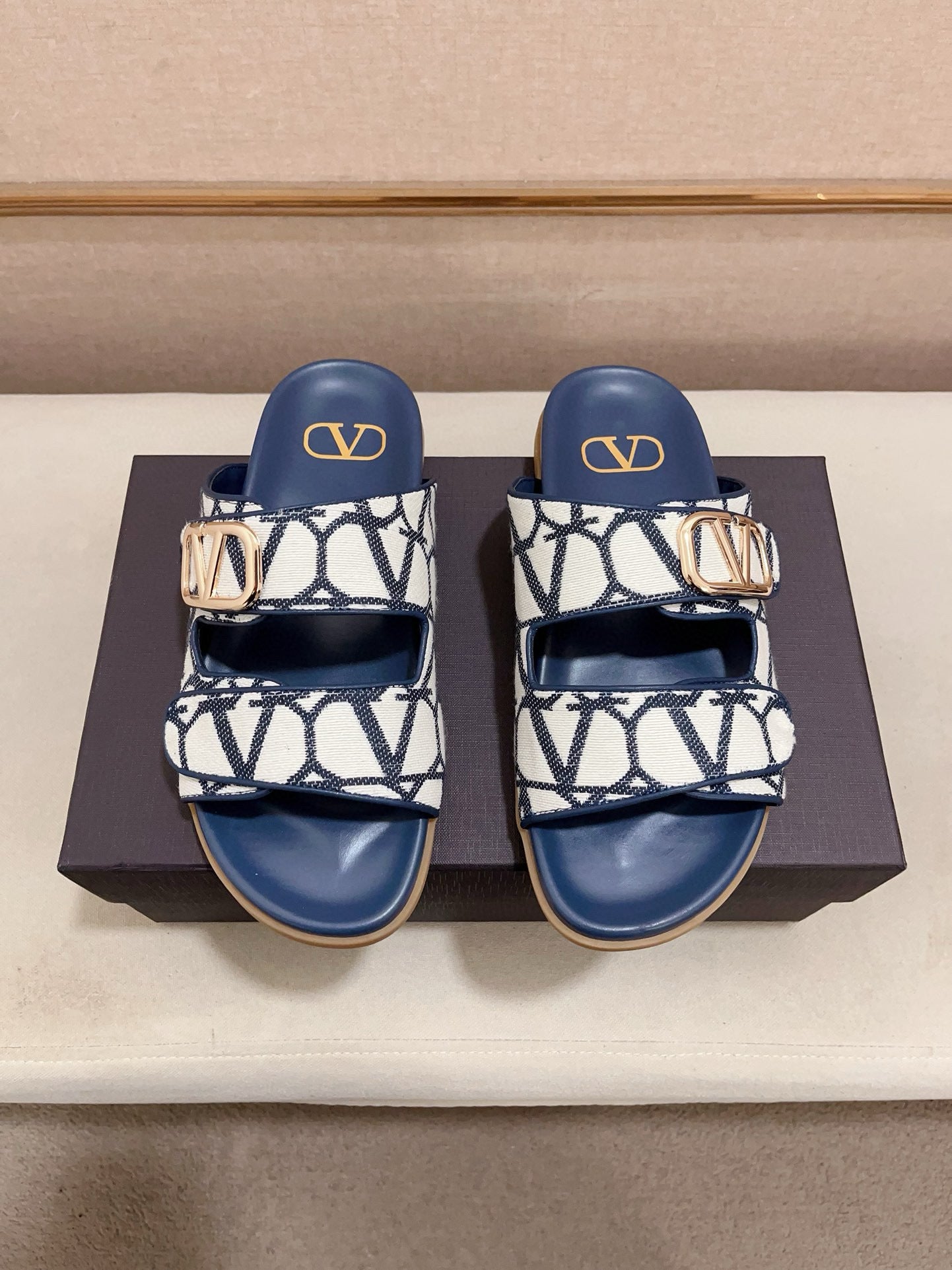LuxluxHouse Best Quality Sandals Valentino