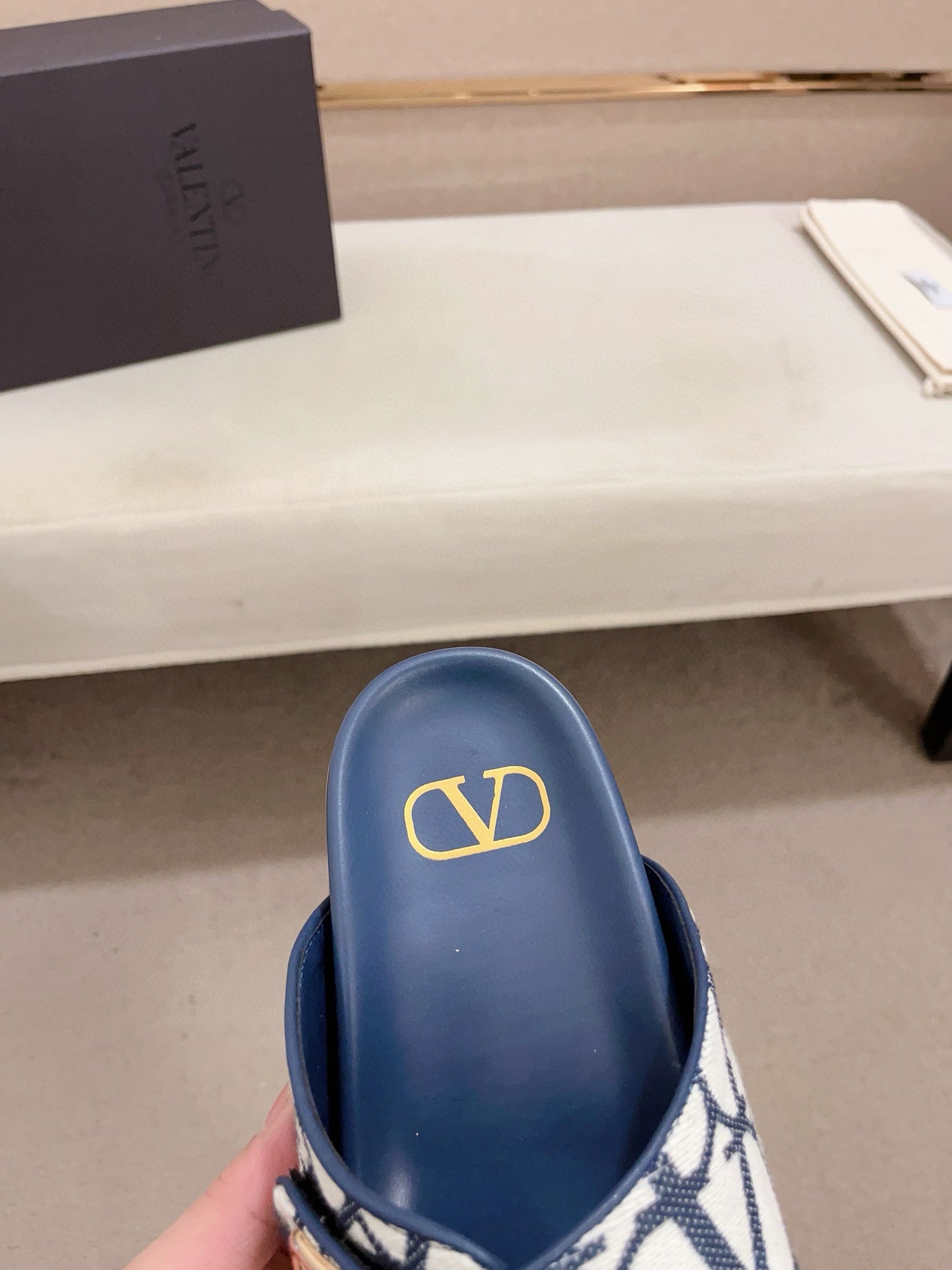 LuxluxHouse Best Quality Sandals Valentino