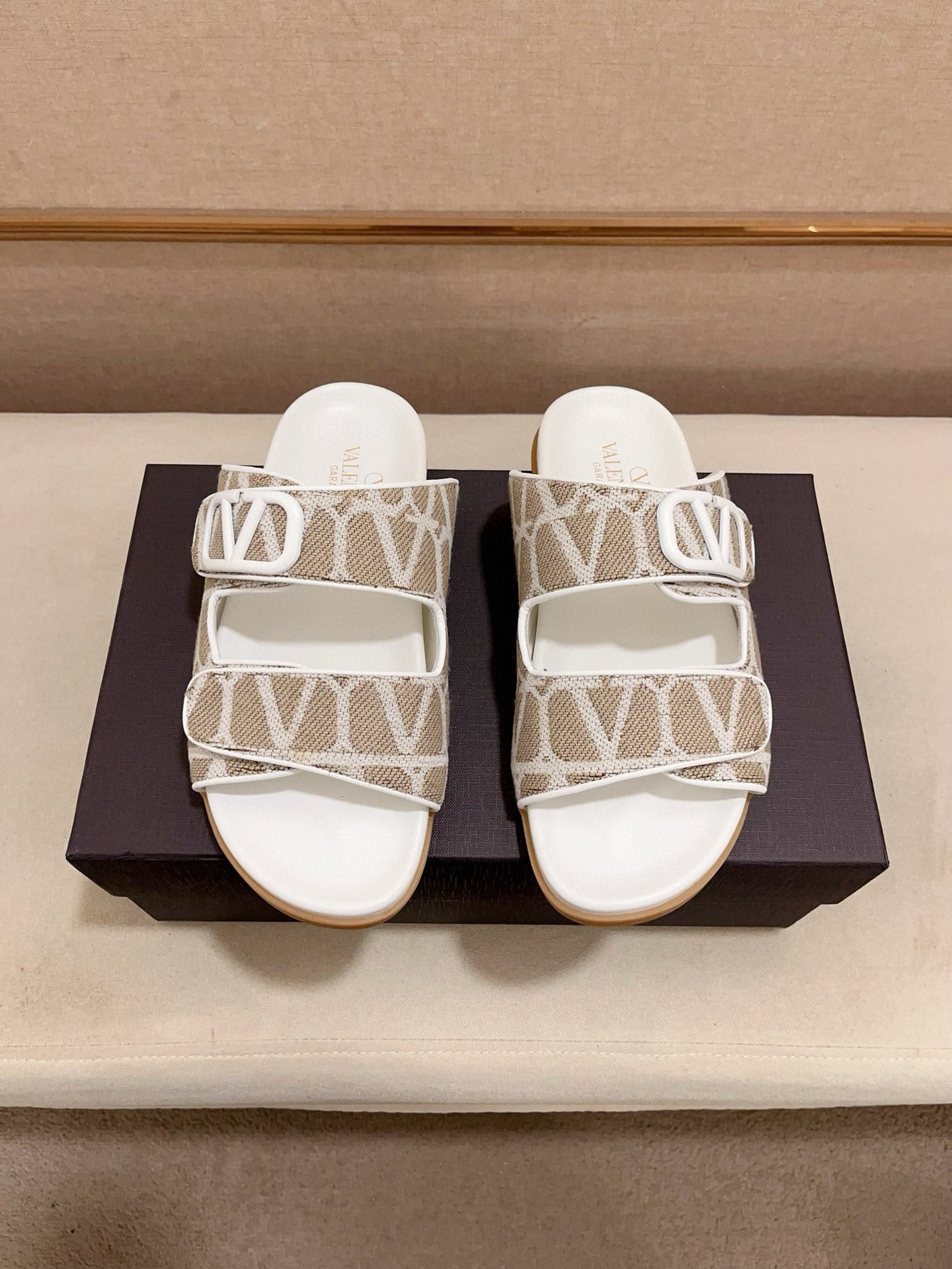 LuxluxHouse Best Quality Sandals Valentino
