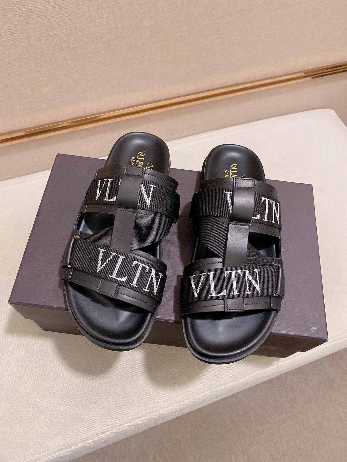 LuxluxHouse Best Quality Sandals Valentino