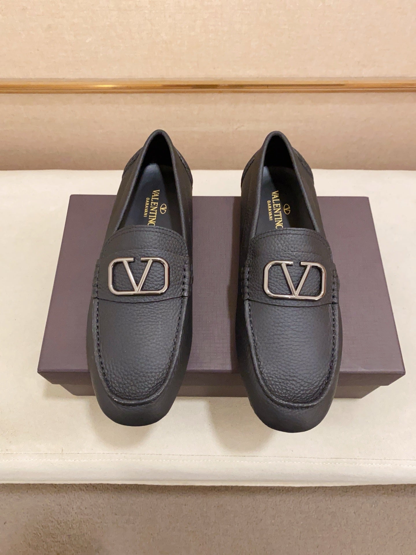 LuxluxHouse Best Quality Shoes Valentino