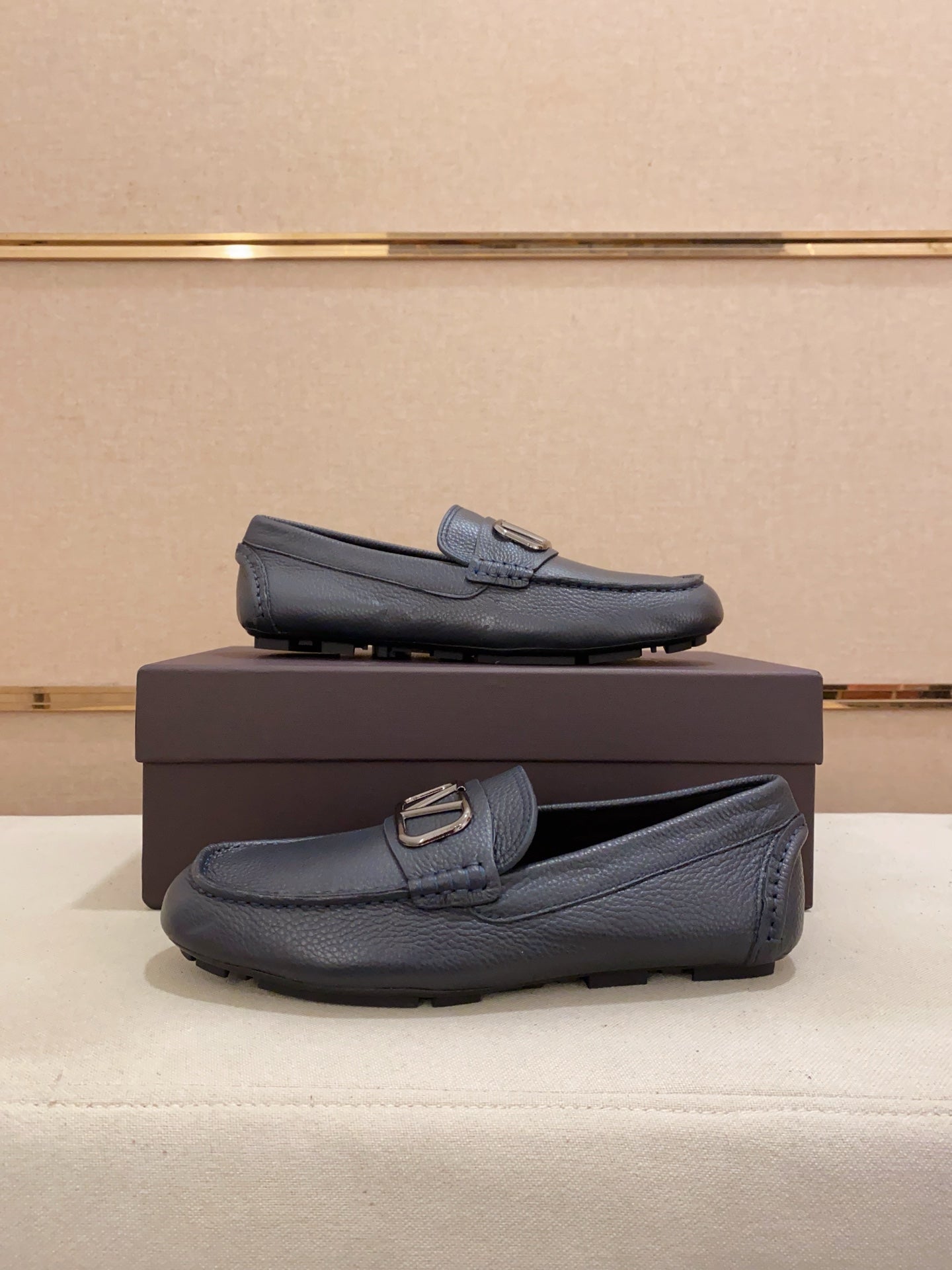 LuxluxHouse Best Quality Shoes Valentino
