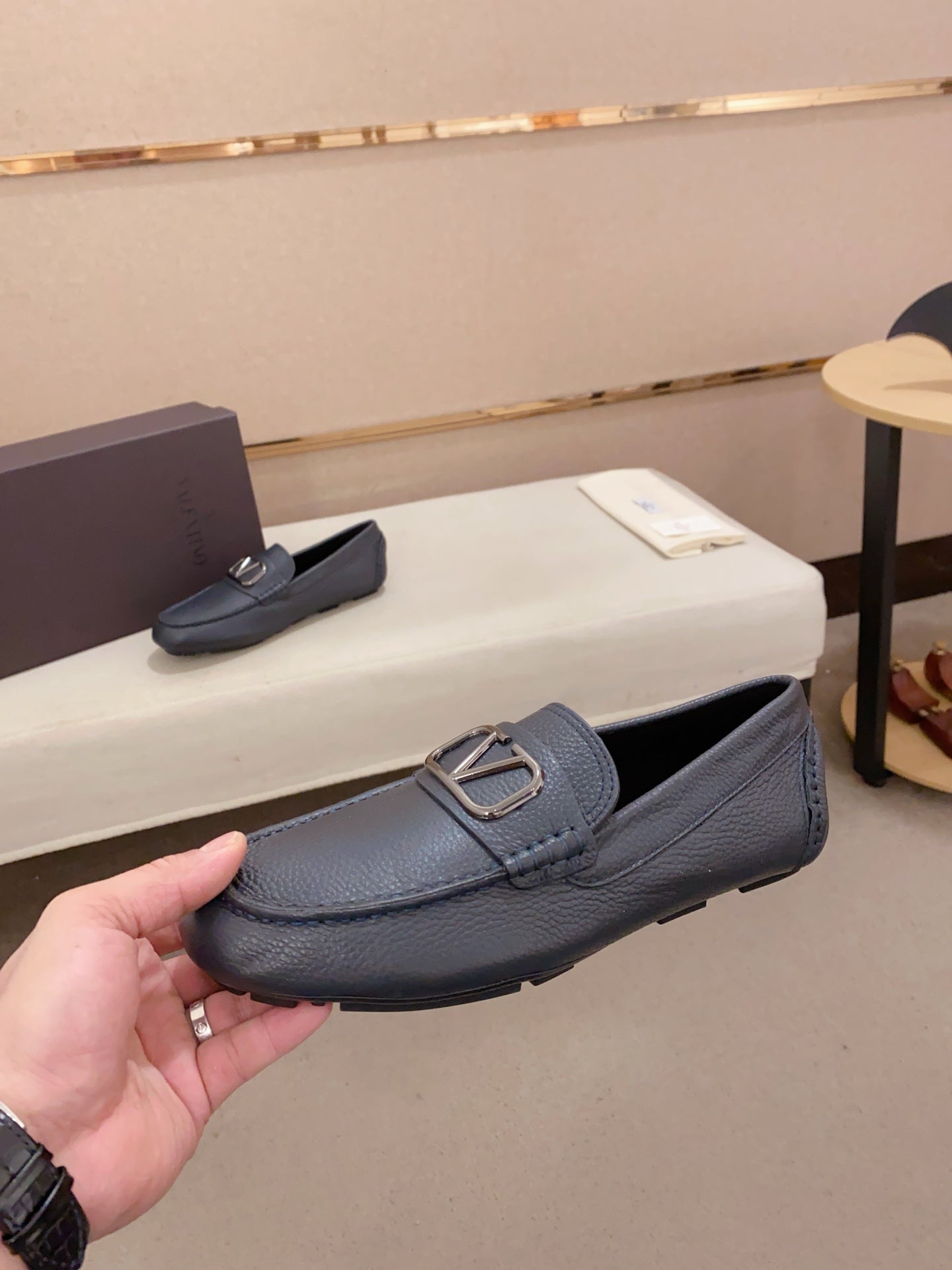 LuxluxHouse Best Quality Shoes Valentino