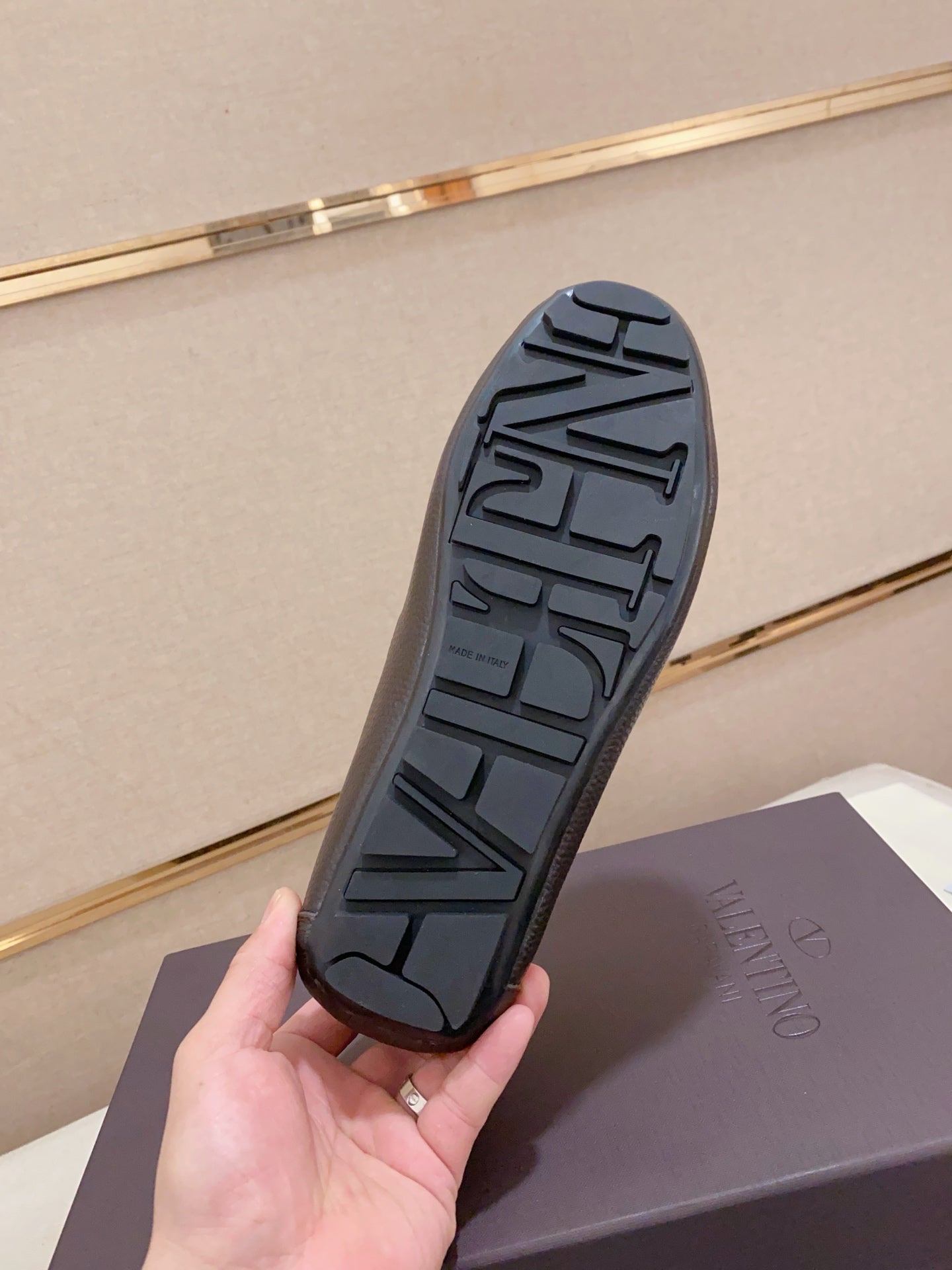 LuxluxHouse Best Quality Shoes Valentino