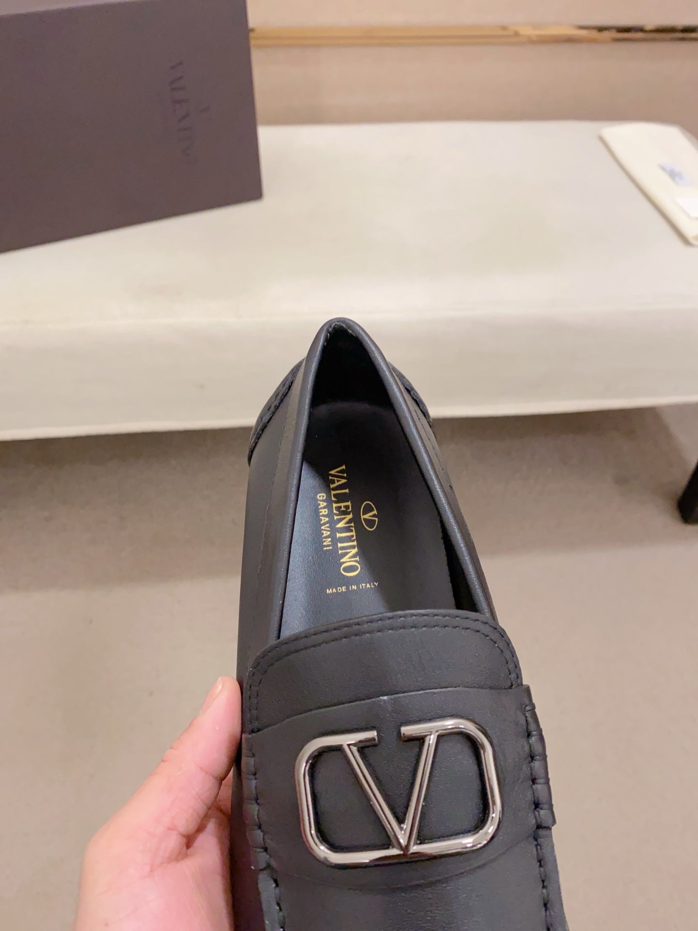 LuxluxHouse Best Quality Shoes Valentino