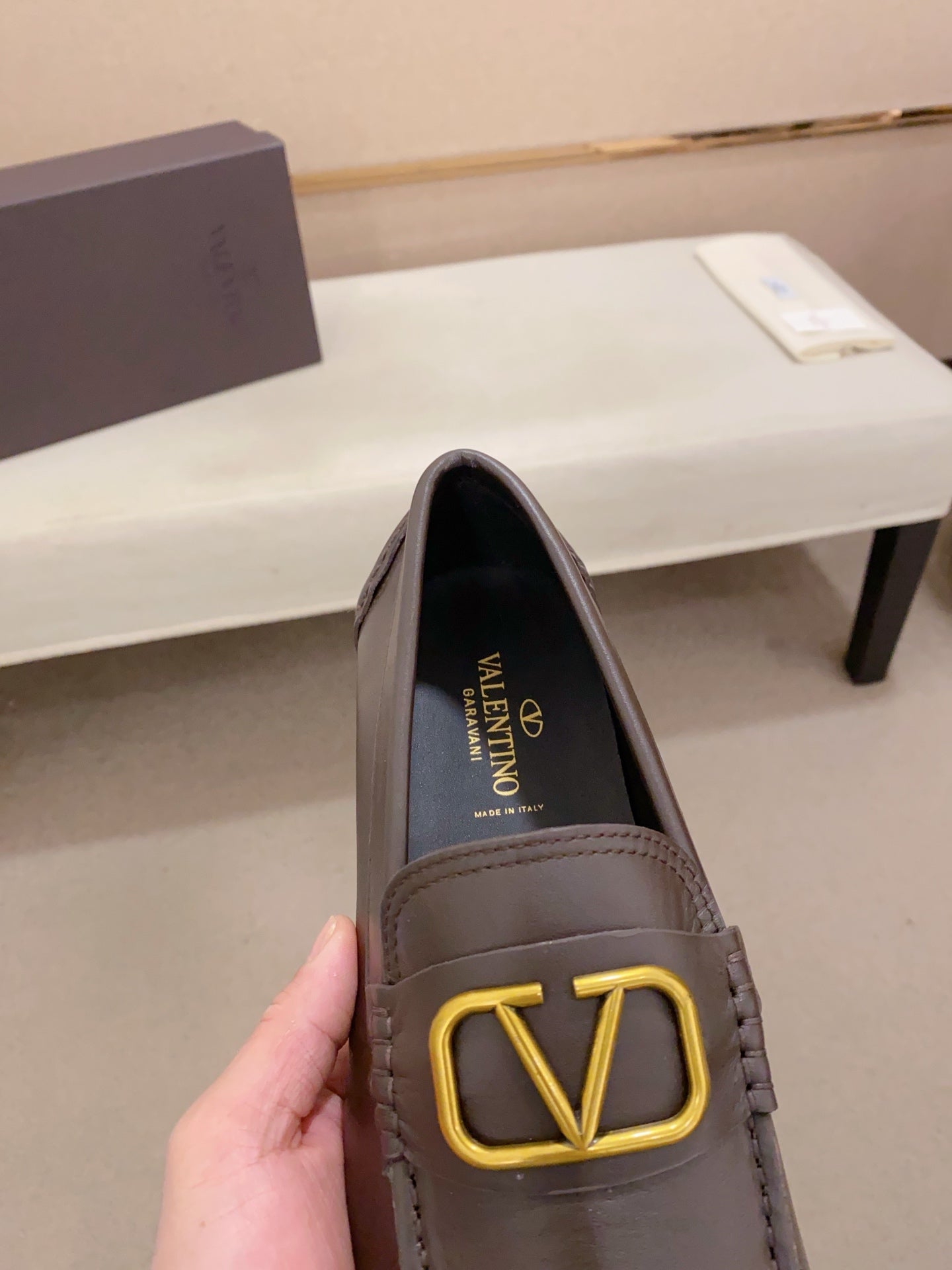 LuxluxHouse Best Quality Shoes Valentino