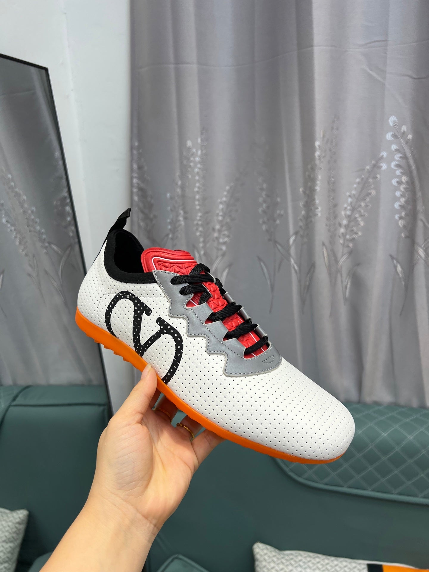 LuxluxHouse Best Quality Shoes Valentino
