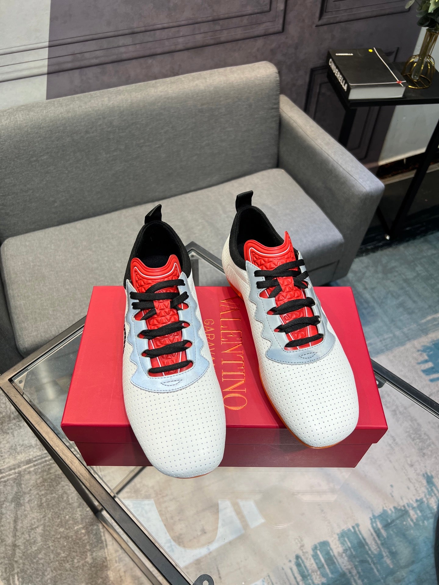 LuxluxHouse Best Quality Shoes Valentino