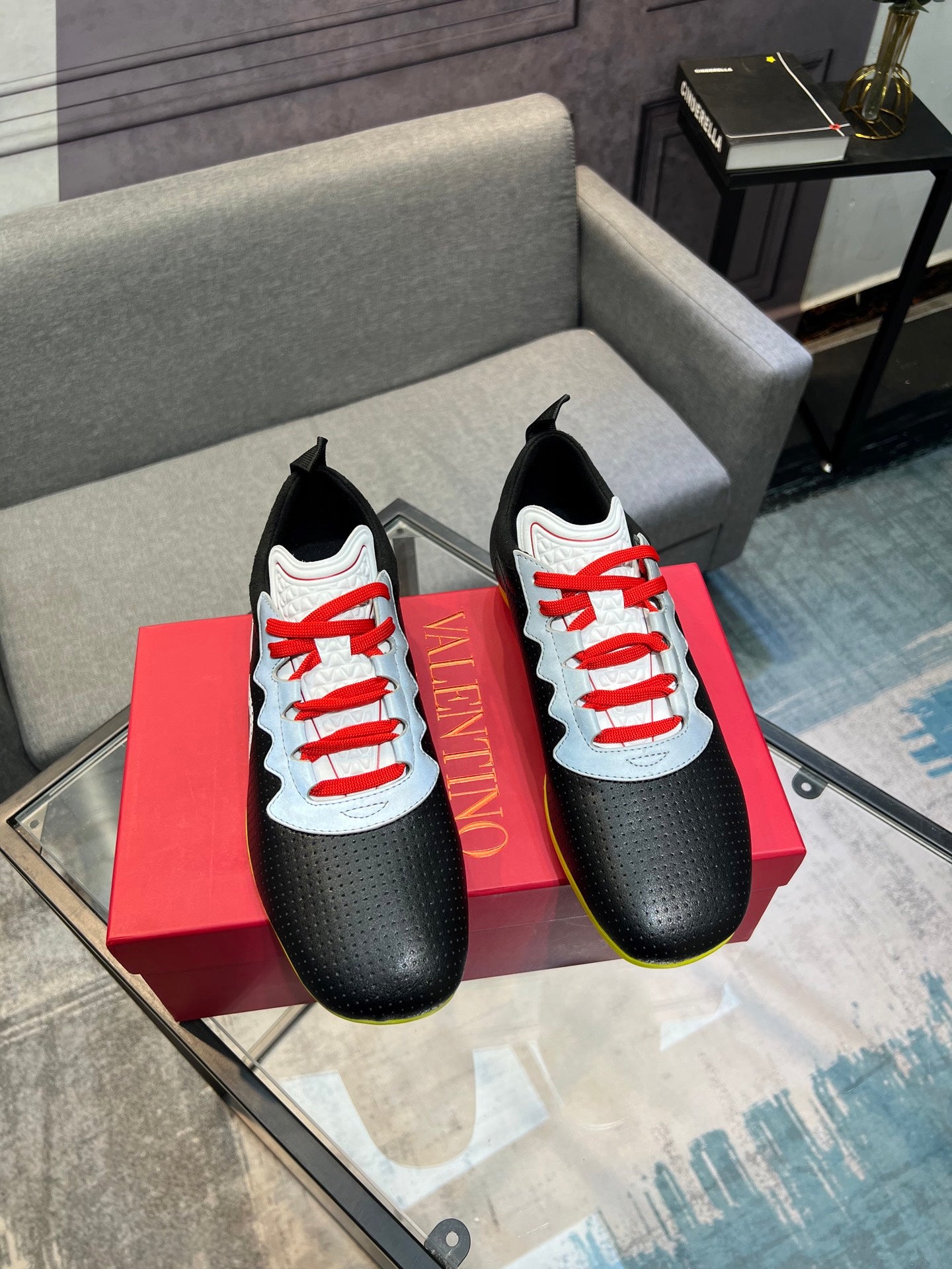 LuxluxHouse Best Quality Shoes Valentino