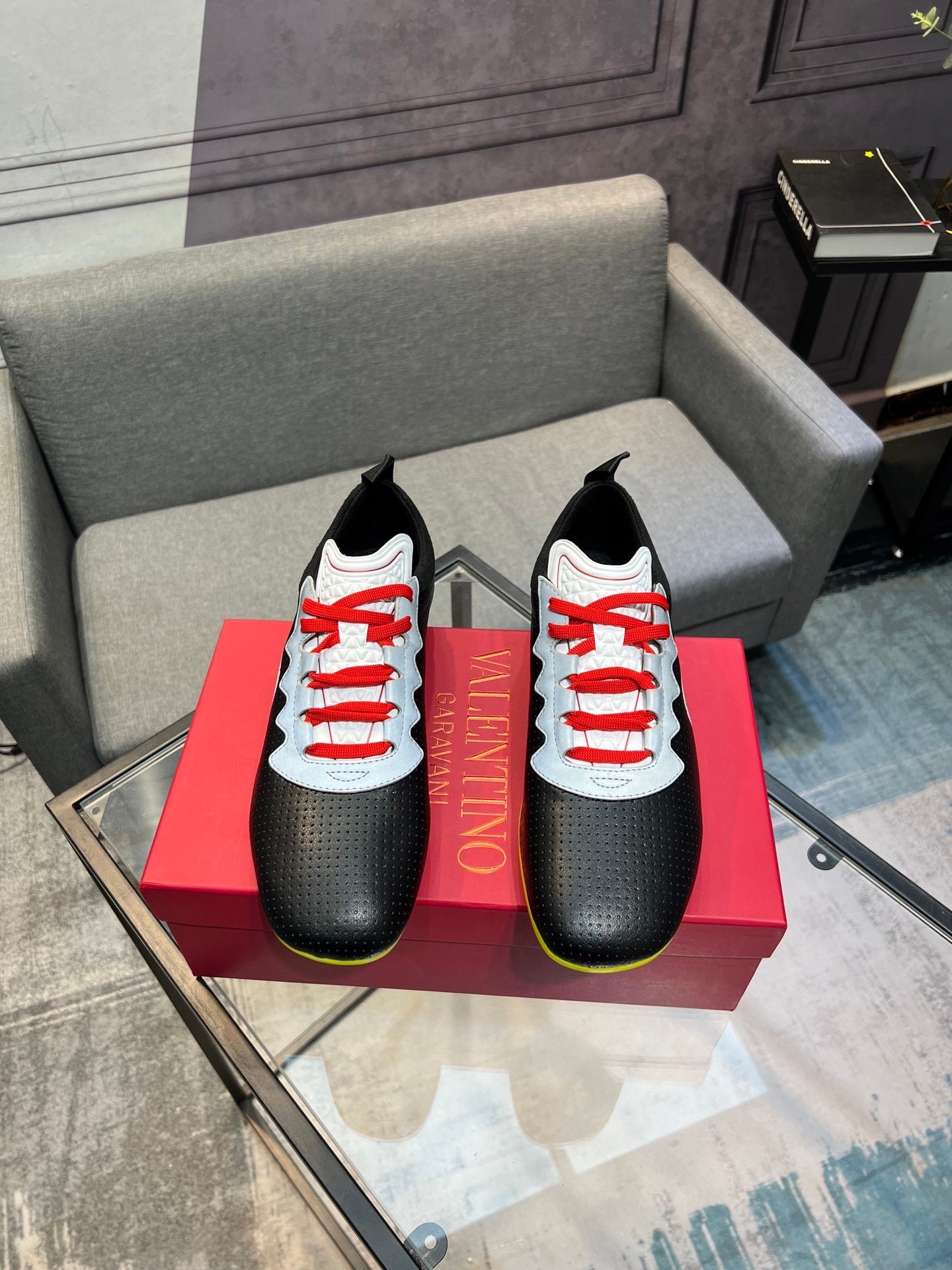 LuxluxHouse Best Quality Shoes Valentino