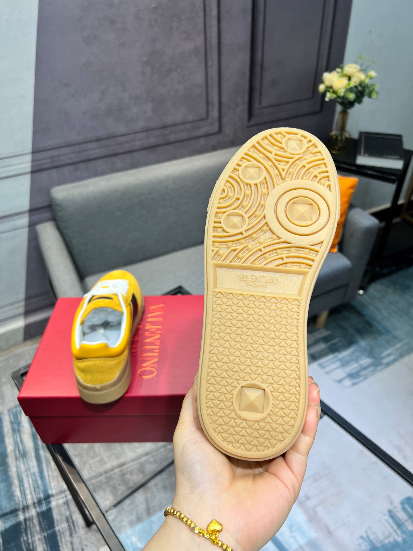 LuxluxHouse Best Quality Shoes Valentino