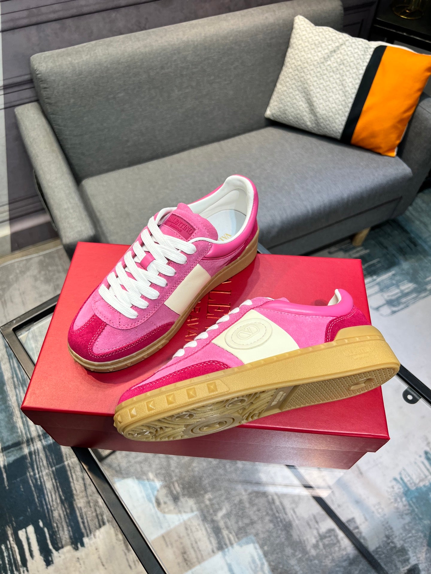 LuxluxHouse Best Quality Shoes Valentino