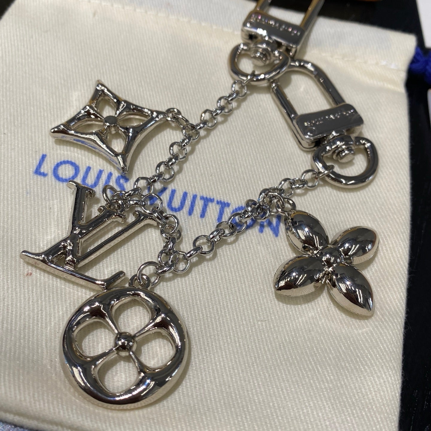 LuxluxHouse Best Quality Accessories Keychain Louis Vuitton Keychain