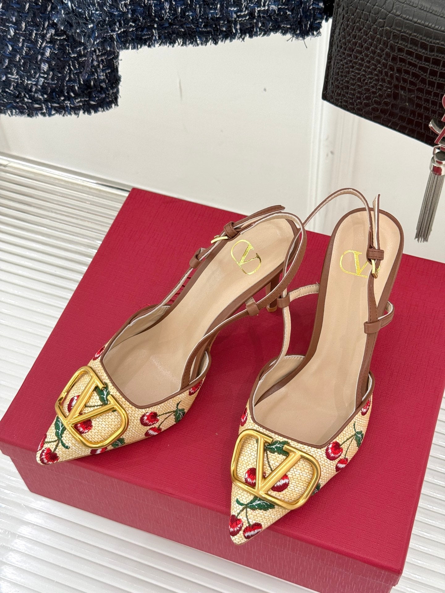 LuxluxHouse Best Quality Valentino Women Shoes